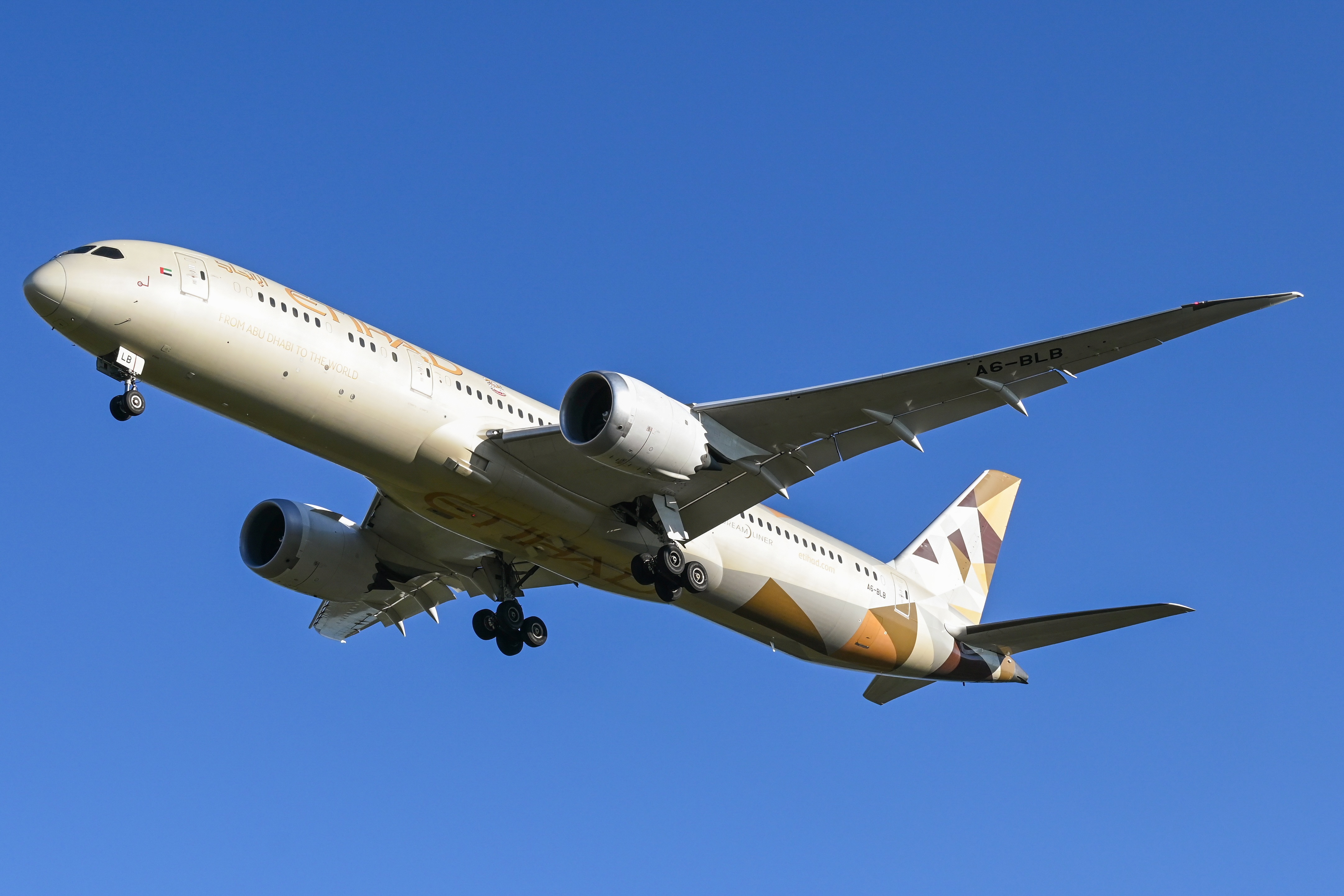 Full size: Etihad Airways Boeing 787-9 A6-BLB at Washington Dulles International Airport