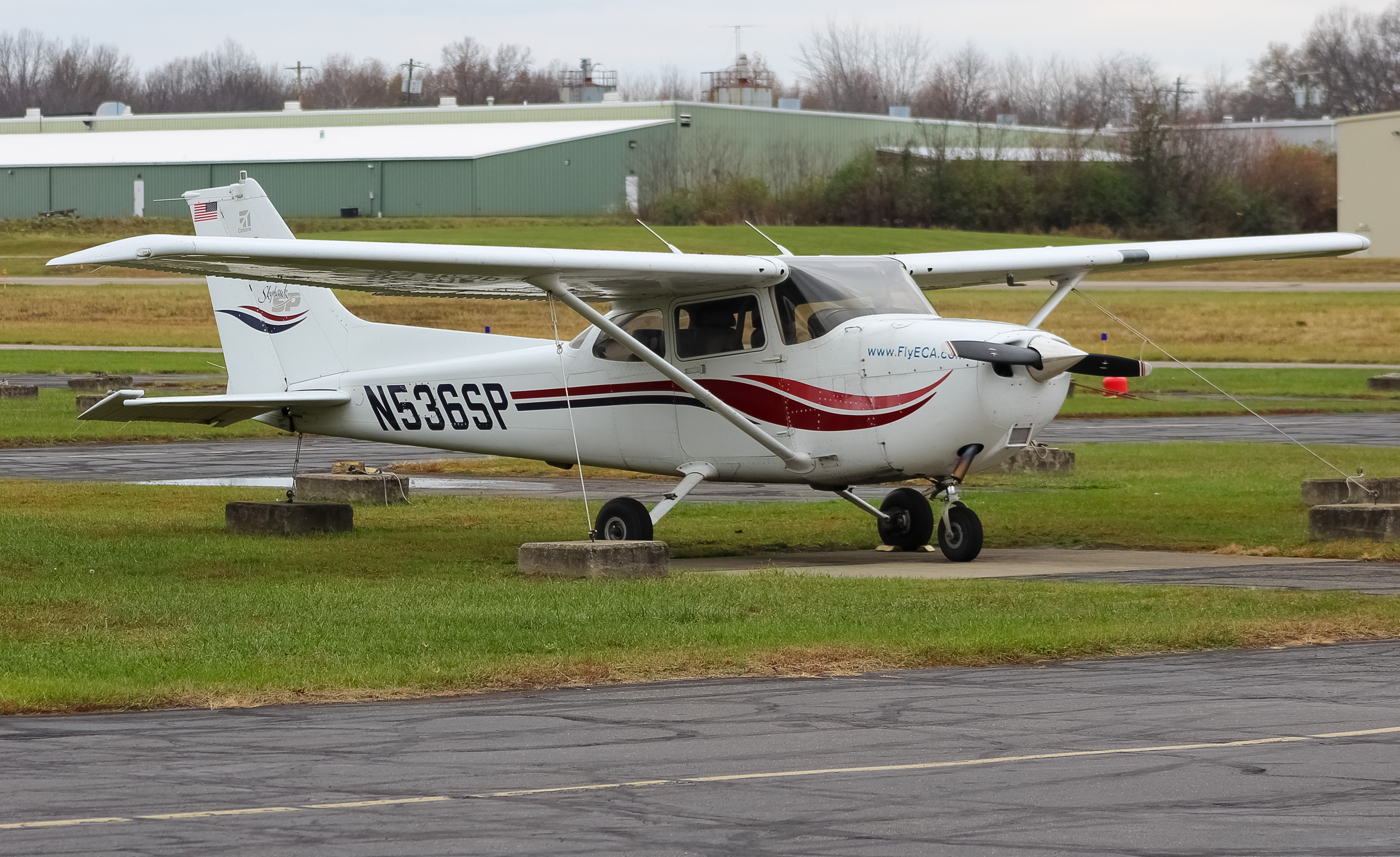 Full size: PRIVATE Cessna 172 N536SP at Clermont County Airport