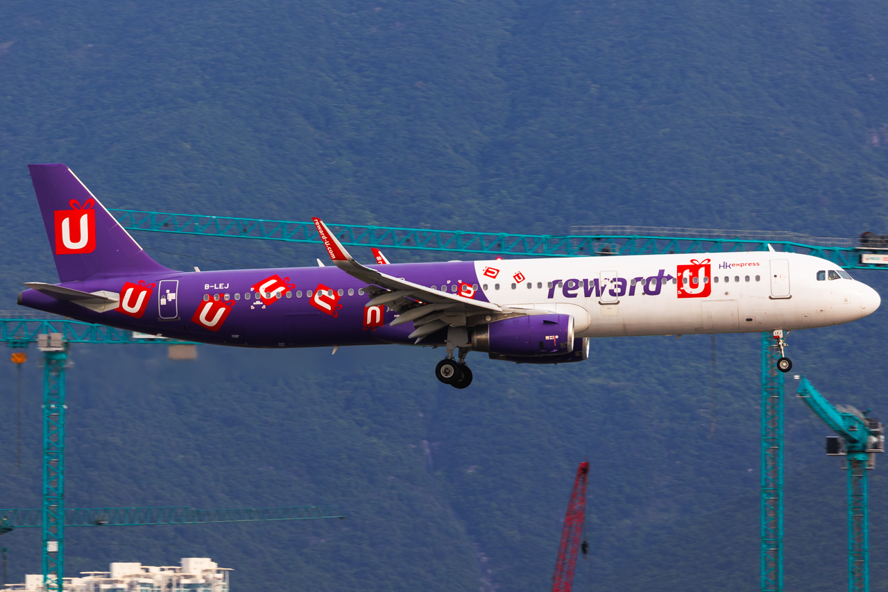 Full size: Hong Kong Express Airbus A321-200 B-LEJ at Hong Kong International Airport