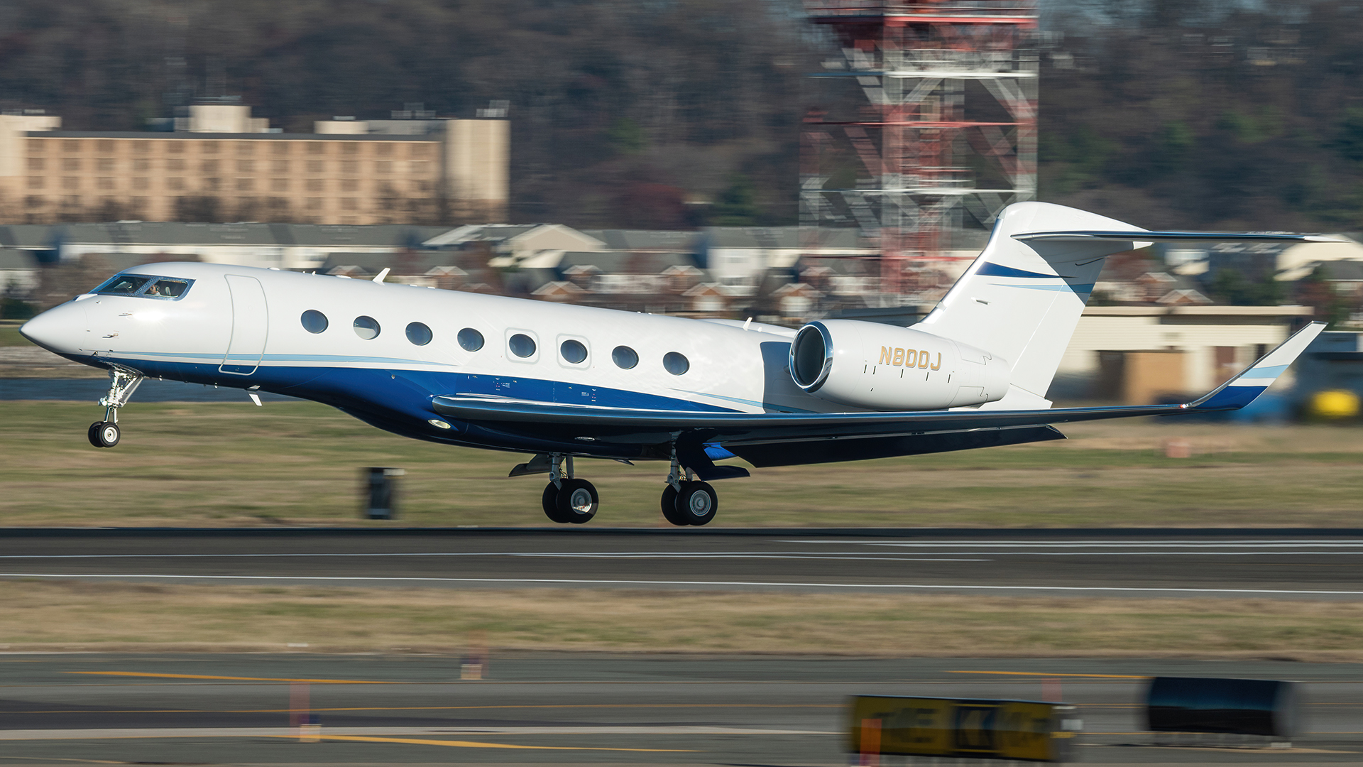 Full size: Johnson and Johnson Finance corp Gulfstream G650 N800J at Ronald Reagan National Airport