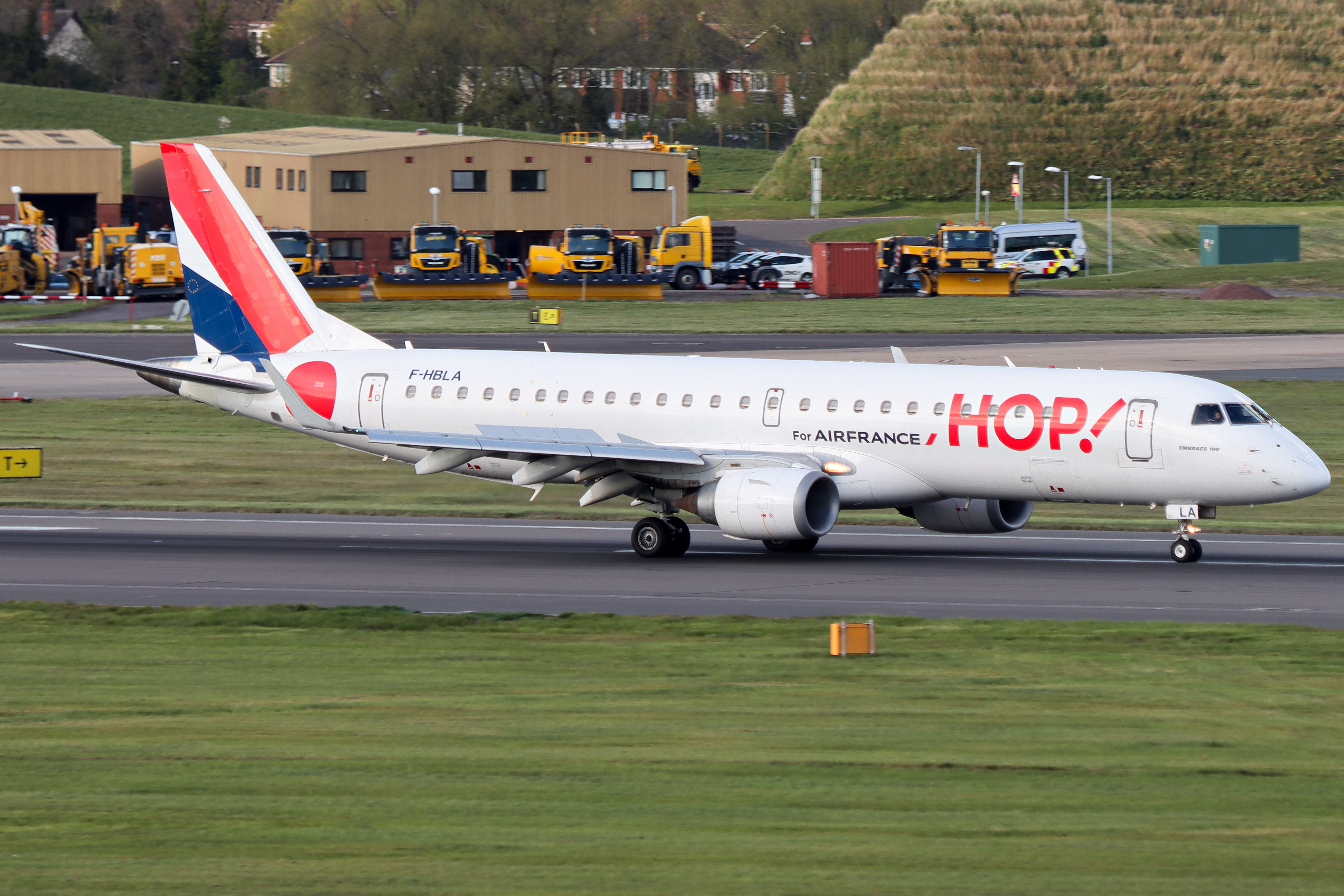 Full size: Air France Embraer E190 F-HBLA at Birmingham Airport