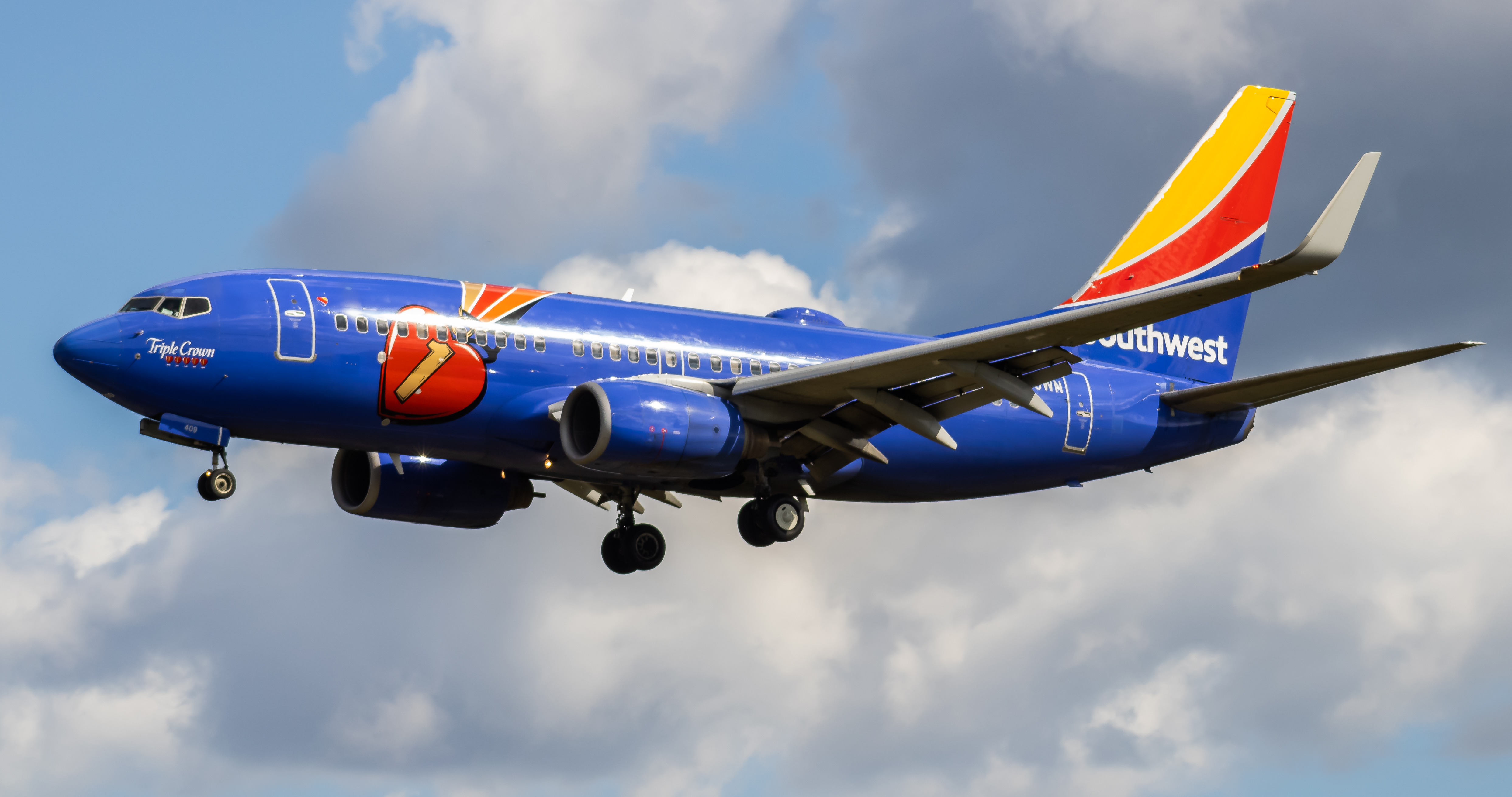 Full size: Southwest Airlines Boeing 737-700 N409WN at Baltimore/Washington International Thurgood Marshall Airport