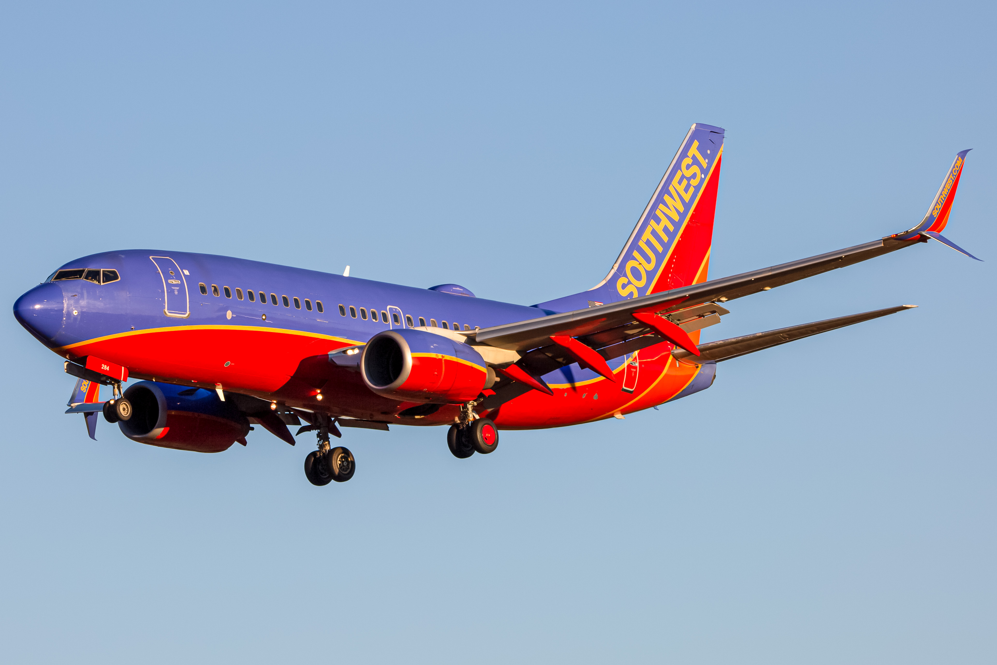 Full size: Southwest Airlines Boeing 737-700 N284WN at Baltimore/Washington International Thurgood Marshall Airport