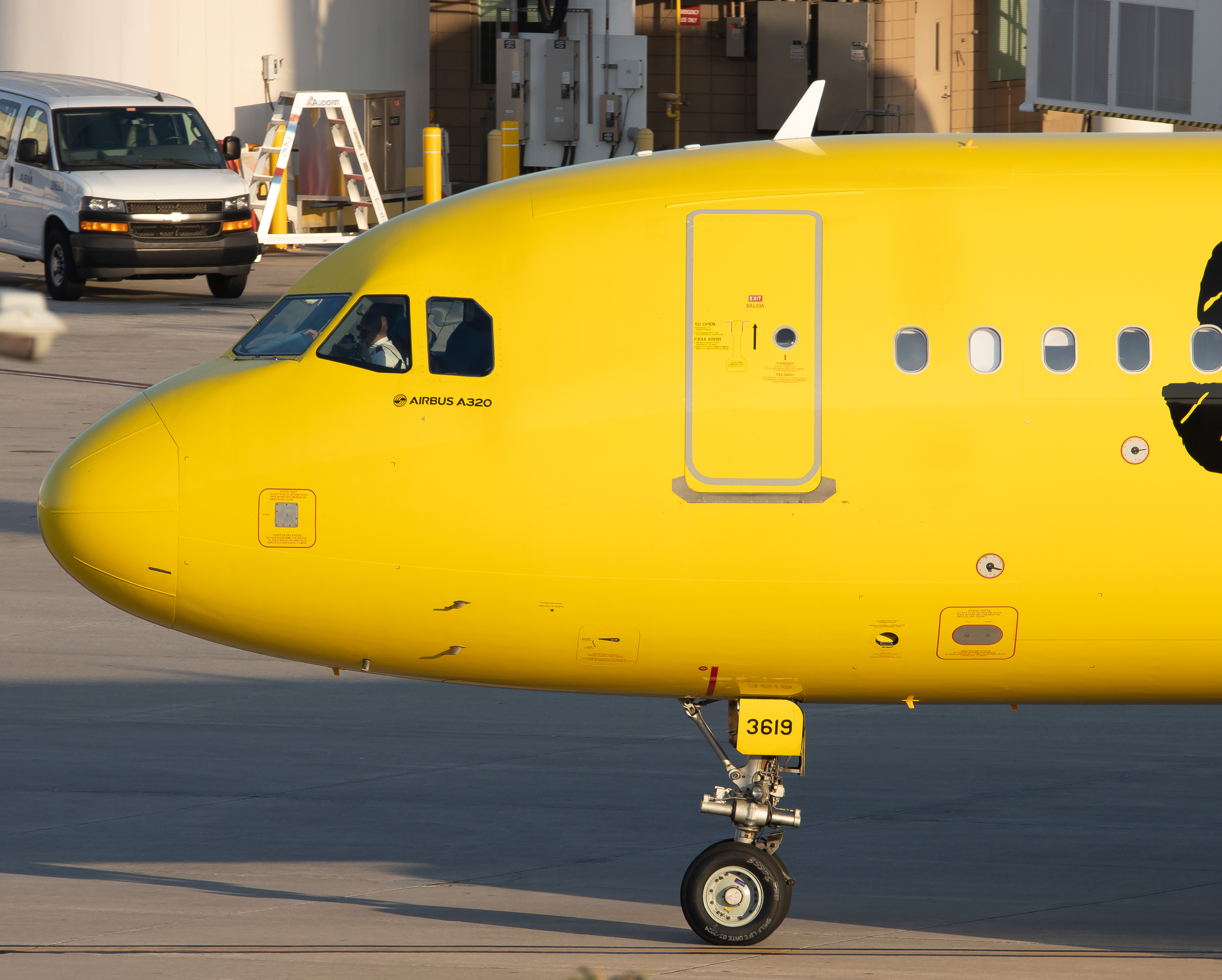 Full size: Spirit Airlines Airbus A320 N619NK at Orlando International Airport