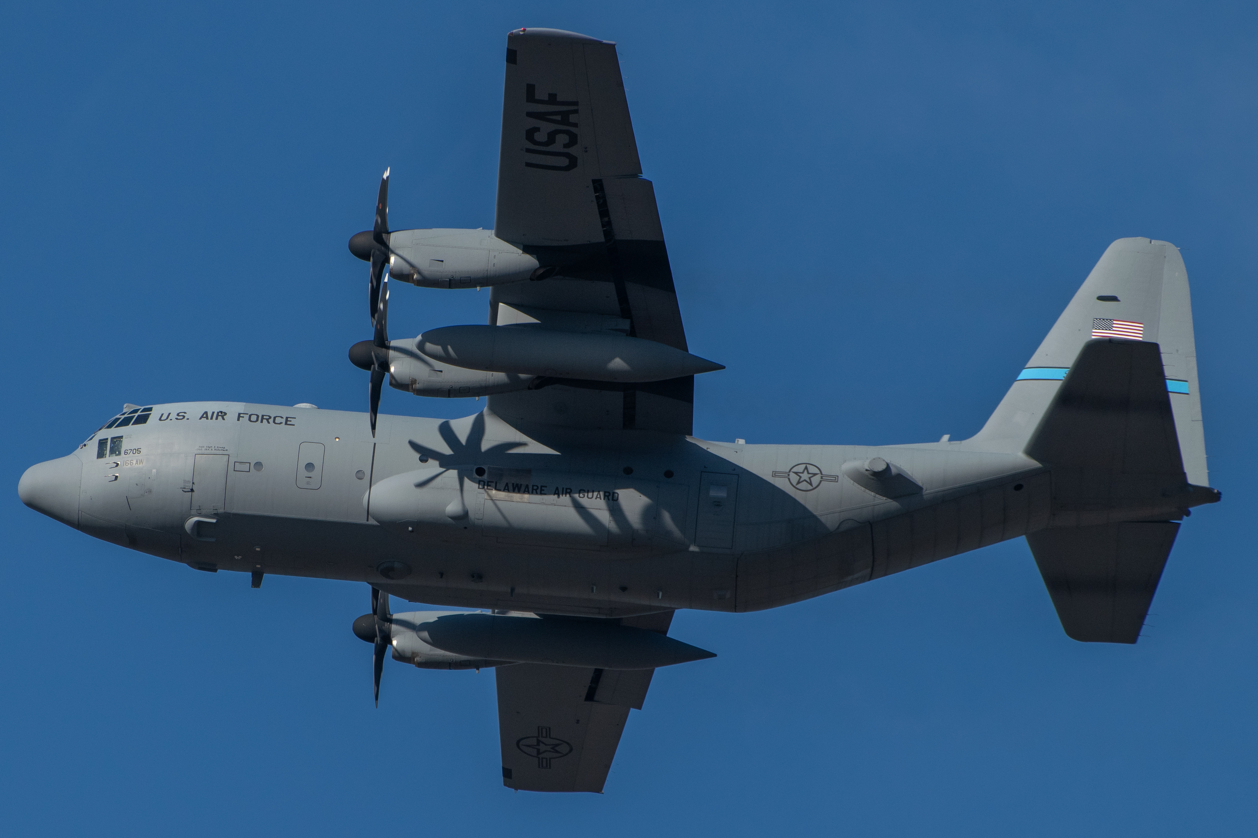 Full size: Air National Guard Lockheed C-130H Hercules 46705 at Atlantic City International Airport