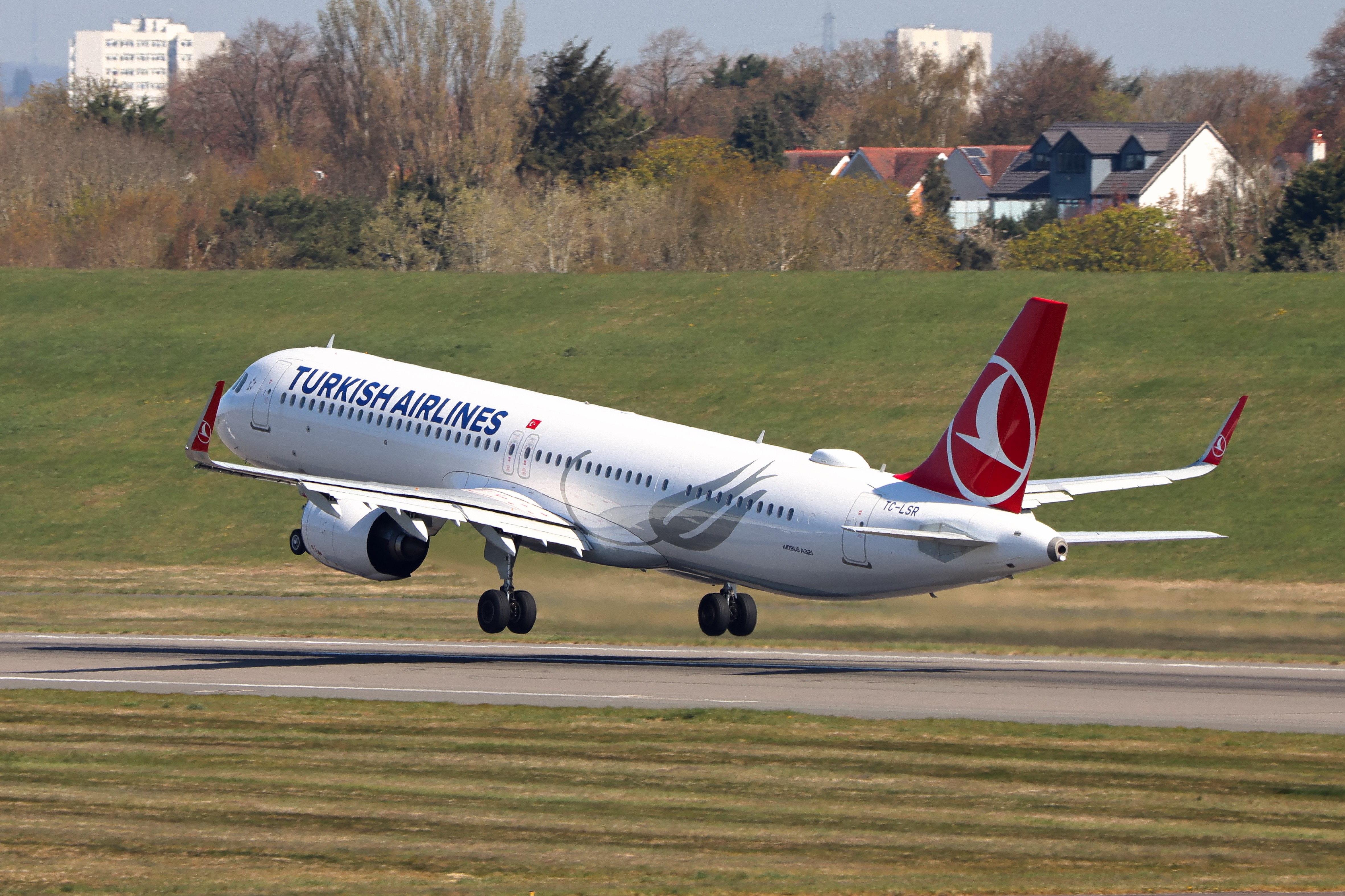 Full size: Turkish Airlines Airbus A321NEO TC-LSR at Birmingham Airport
