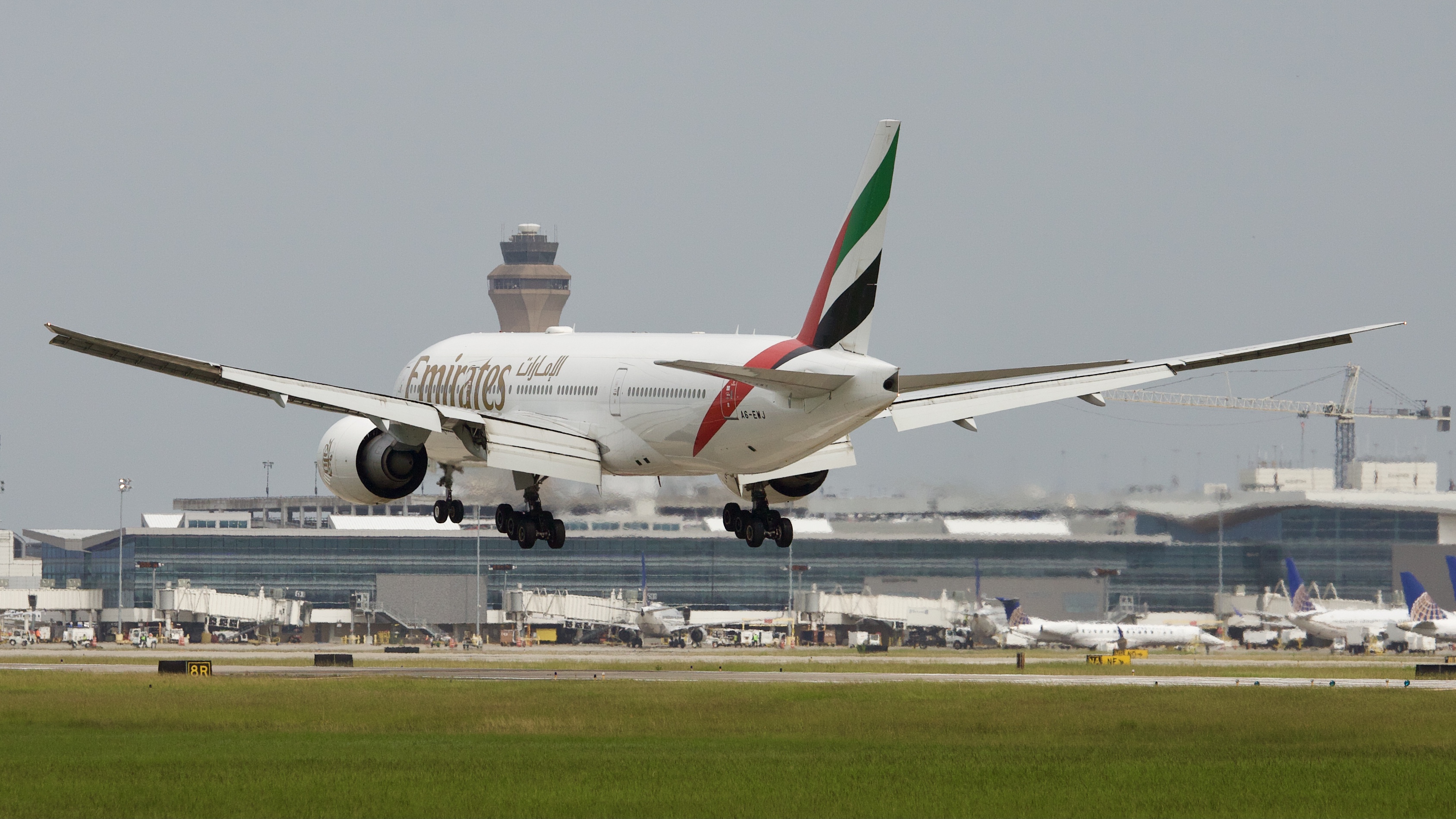 Full size: Emirates Boeing 777-200LR A6-EWJ at Houston-George Bush Intercontinental Airport