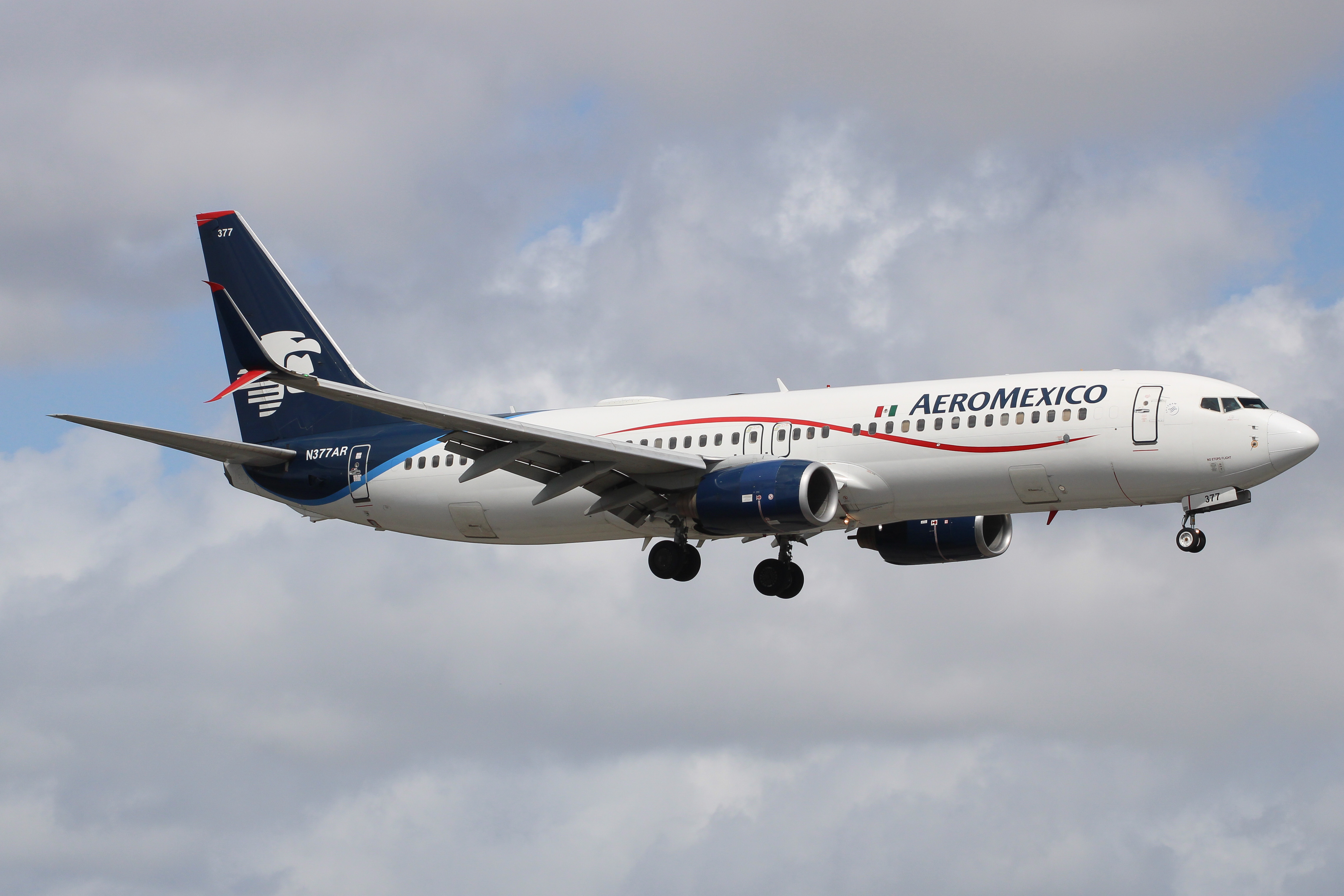 Full size: Aeromexico Boeing 737-800 N377AR at Miami International Airport