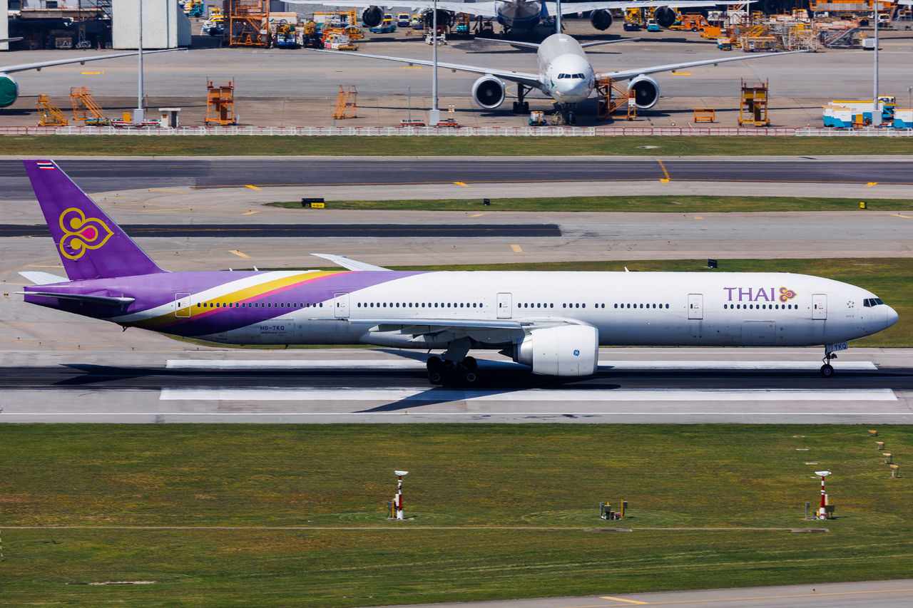 Full size: Thai Airways Boeing 777-300ER HS-TKQ at Hong Kong International Airport