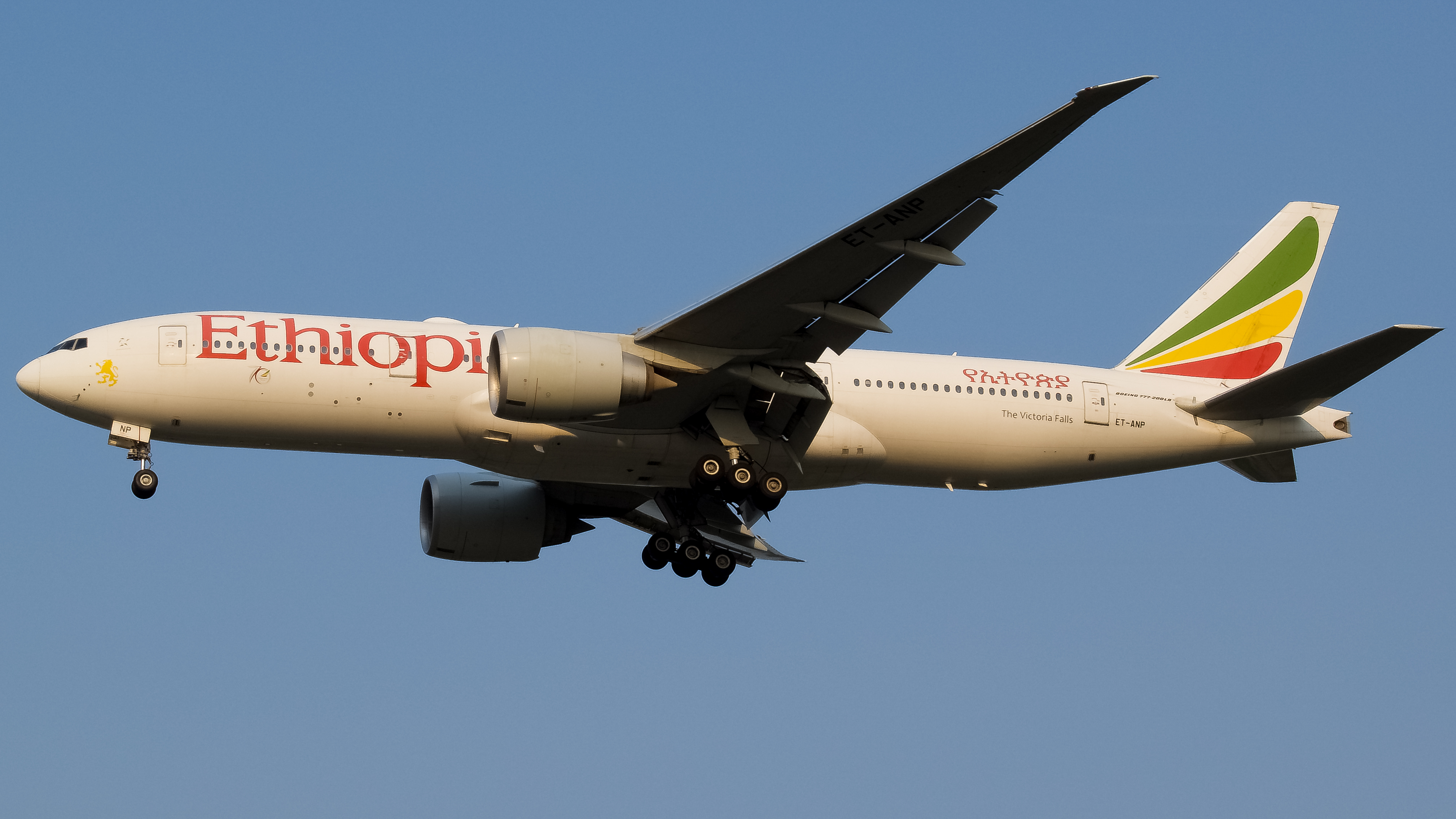 Full size: Ethiopian Airlines Boeing 777-200LR ET-ANP at Washington Dulles International Airport