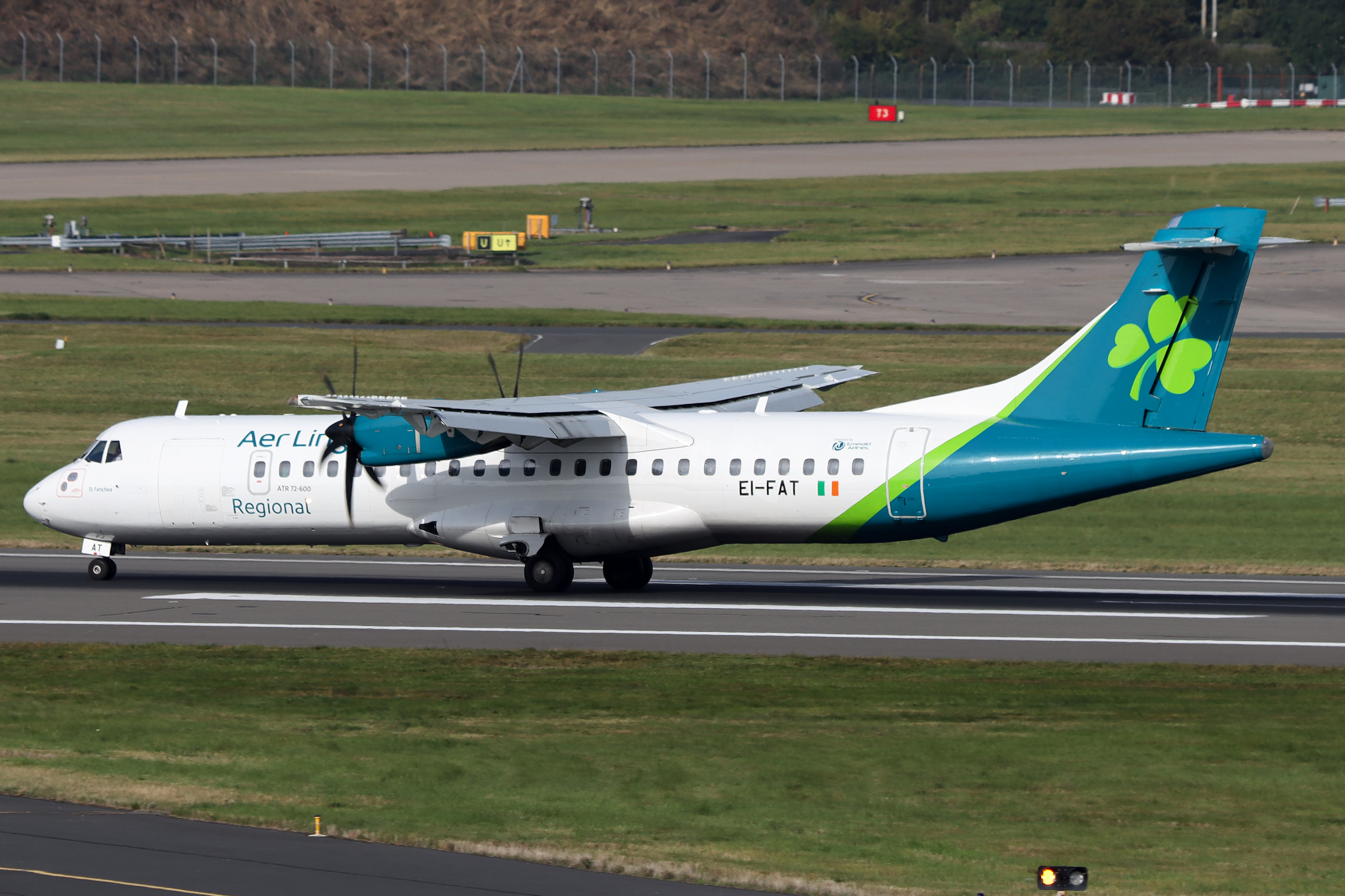 Full size: Aer Lingus ATR 72-600 EI-FAT at Birmingham Airport