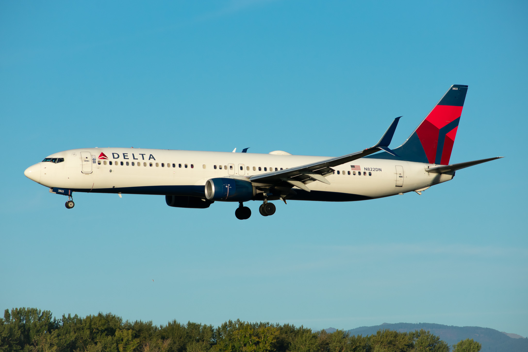 Full size: Delta Airlines Boeing 737-900ER N822DN at Portland International Airport