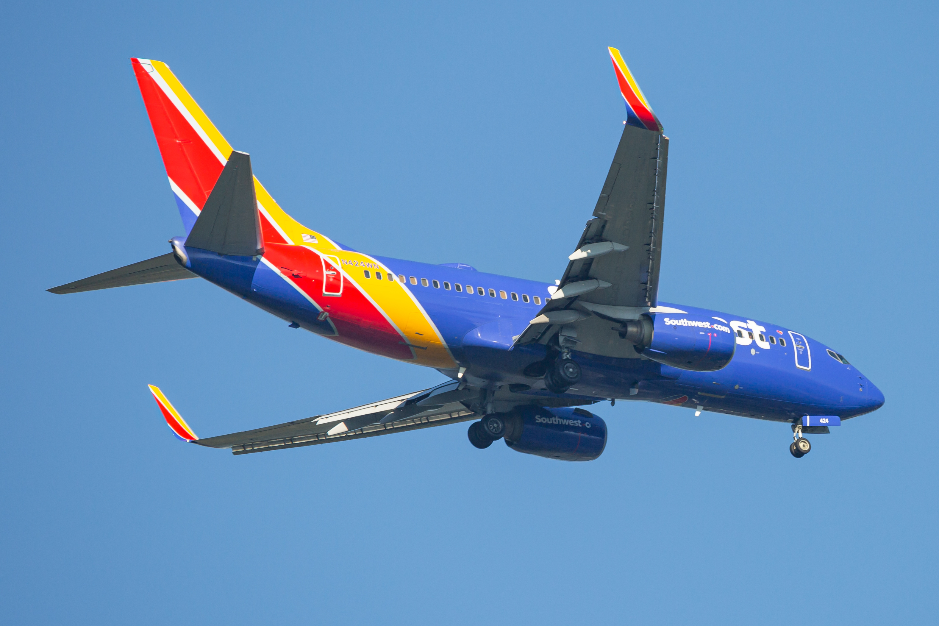Full size: Southwest Airlines Boeing 737-700 N424WN at Baltimore/Washington International Thurgood Marshall Airport