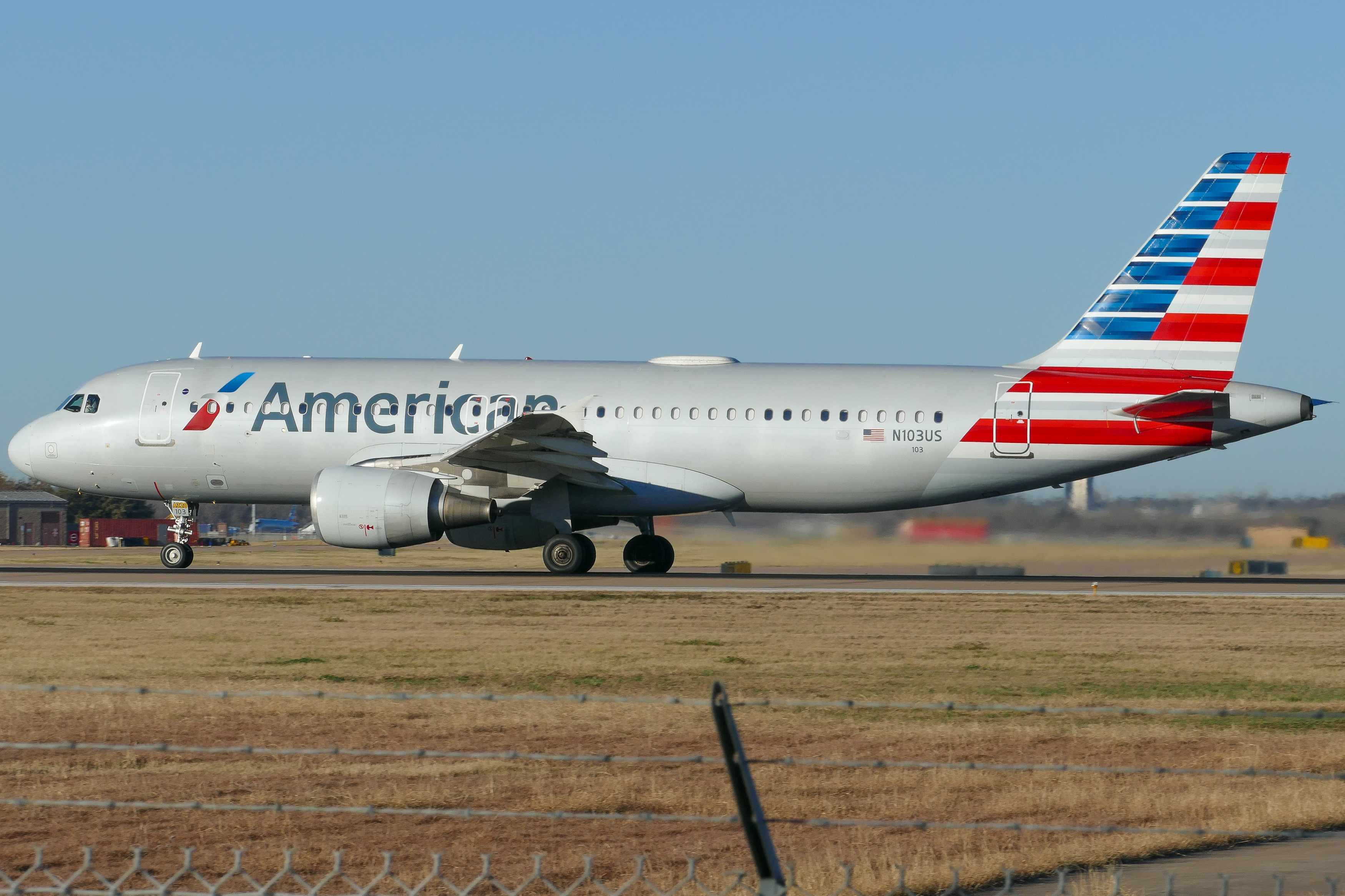 Full size: American Airlines Airbus A320 N103US at Austin-Bergstrom International Airport