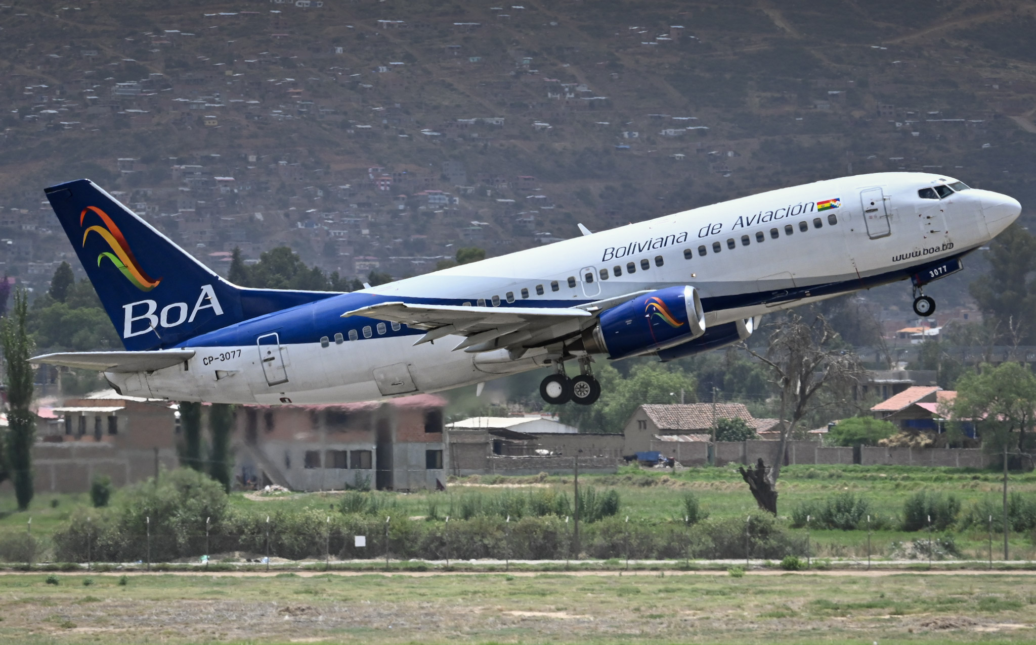 Full size:  Boliviana de Aviación Boeing 737-300 CP-3077 at Cochabamba Jorge Wilstermann International Airport