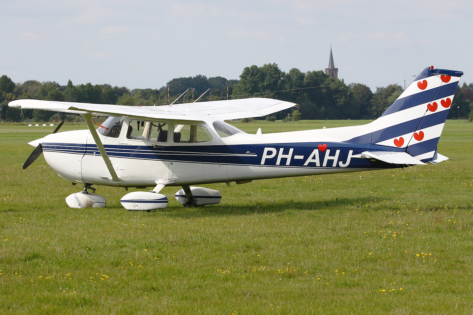 Full size: PRIVATE Cessna 172P Skyhawk PH-AHJ at La Perdiz Airport