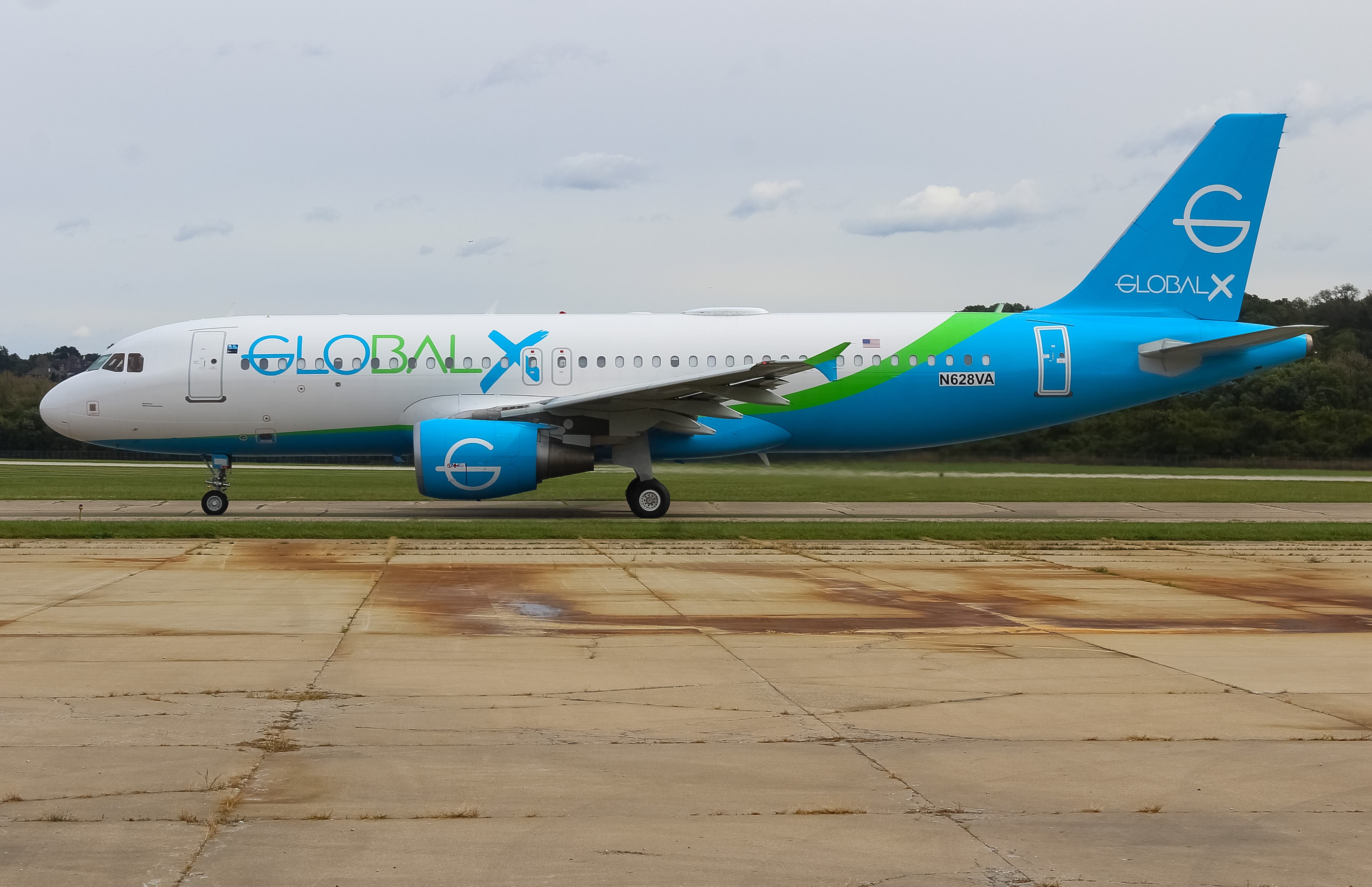 Full size: Global X Airbus A320 N628VA at Cincinnati Municipal Airport/Lunken Field