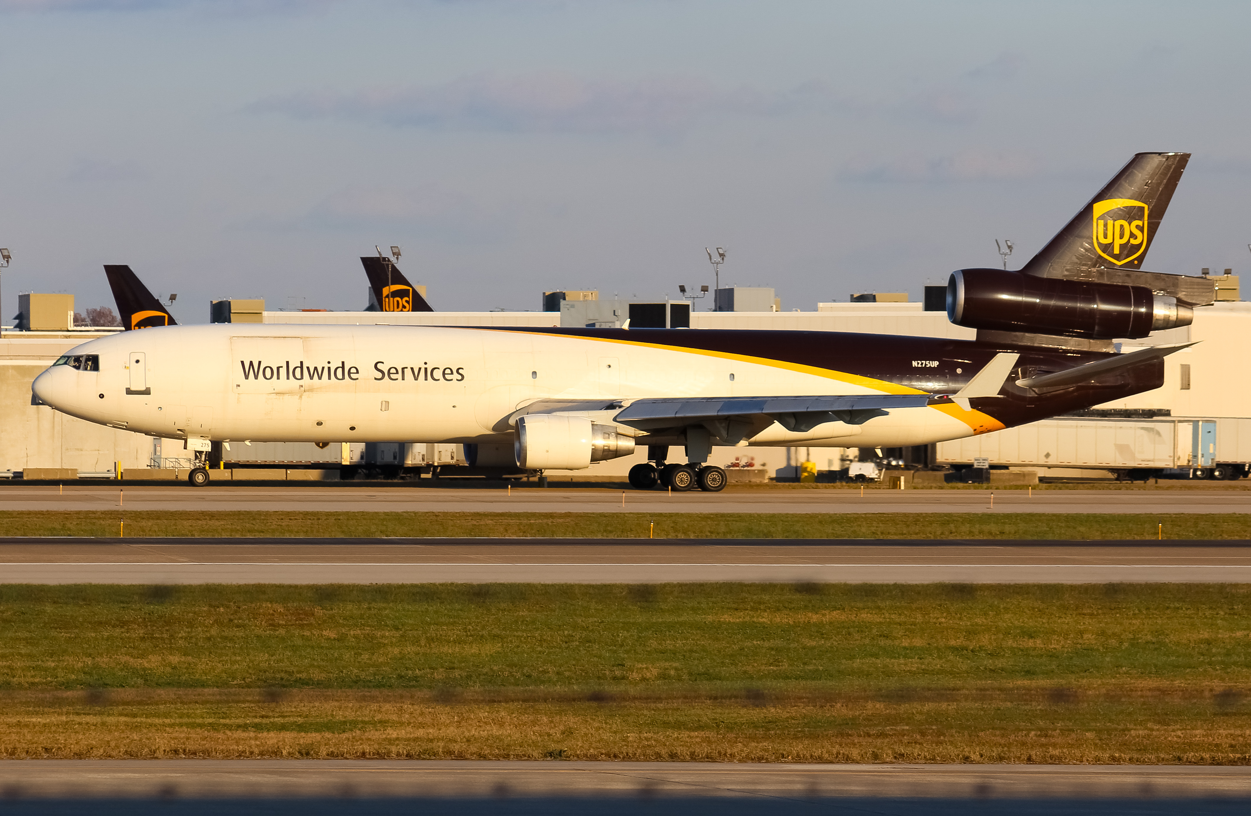 Full size: United Parcel Service McDonnell Douglas MD-11F N275UP at Louisville Muhammad Ali International Airport