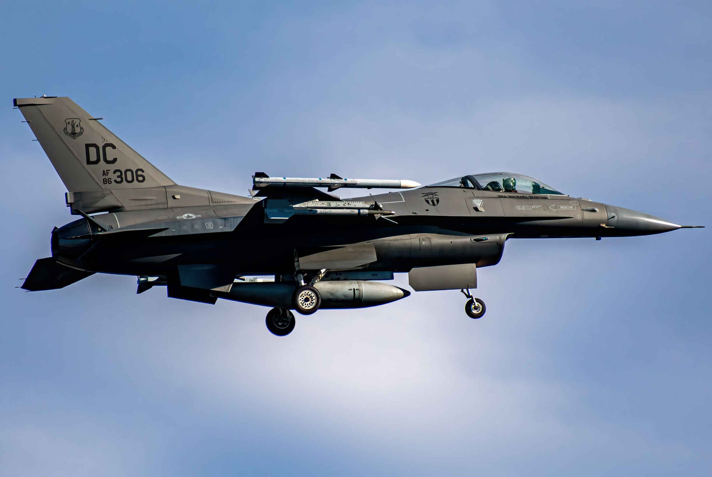 Full size: USAF - United States Air Force General Dynamics F-16 86-0306 at Joint Base Andrews