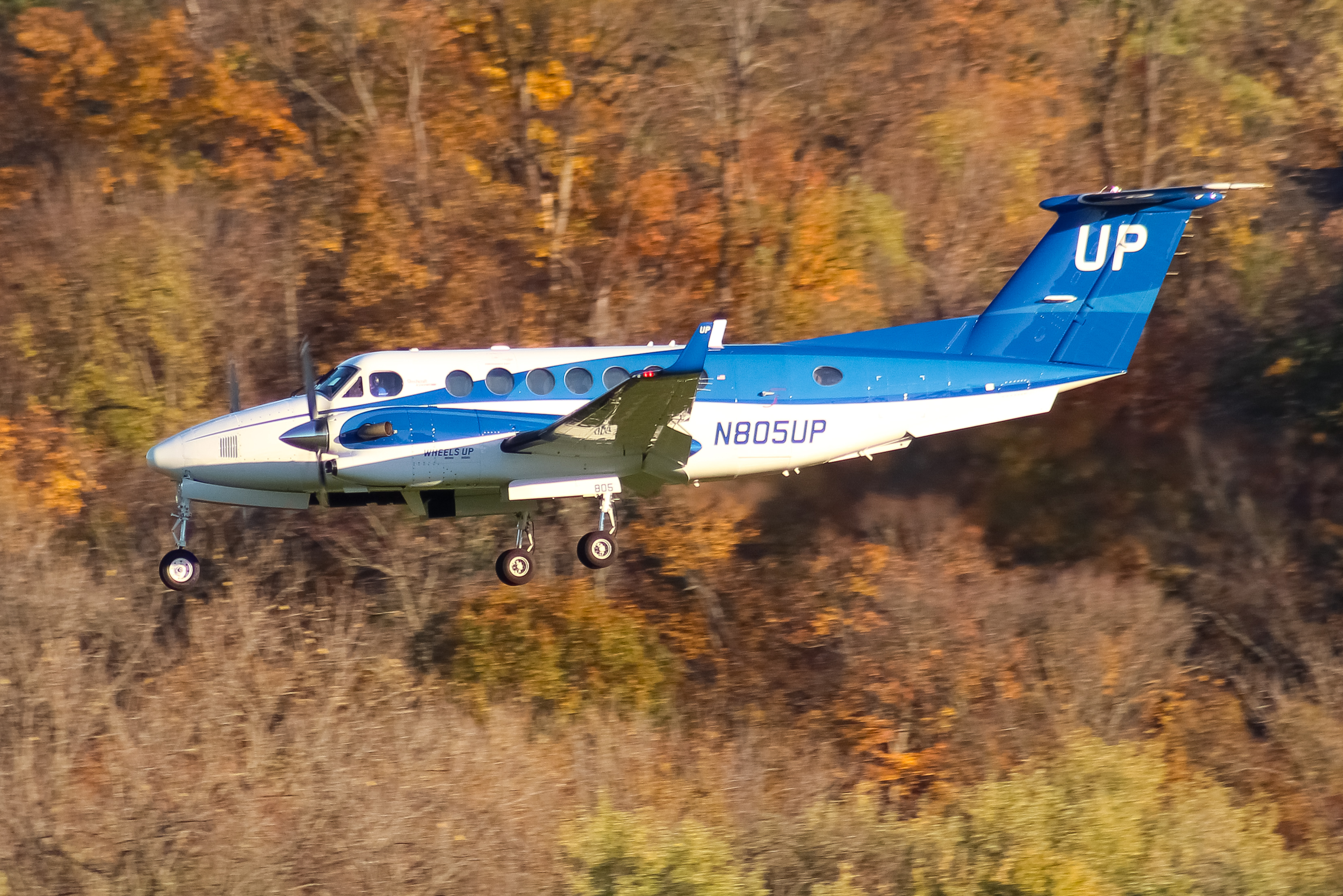 Full size: Wheels Up Beechcraft King Air 350 N805UP at Cincinnati Municipal Airport/Lunken Field