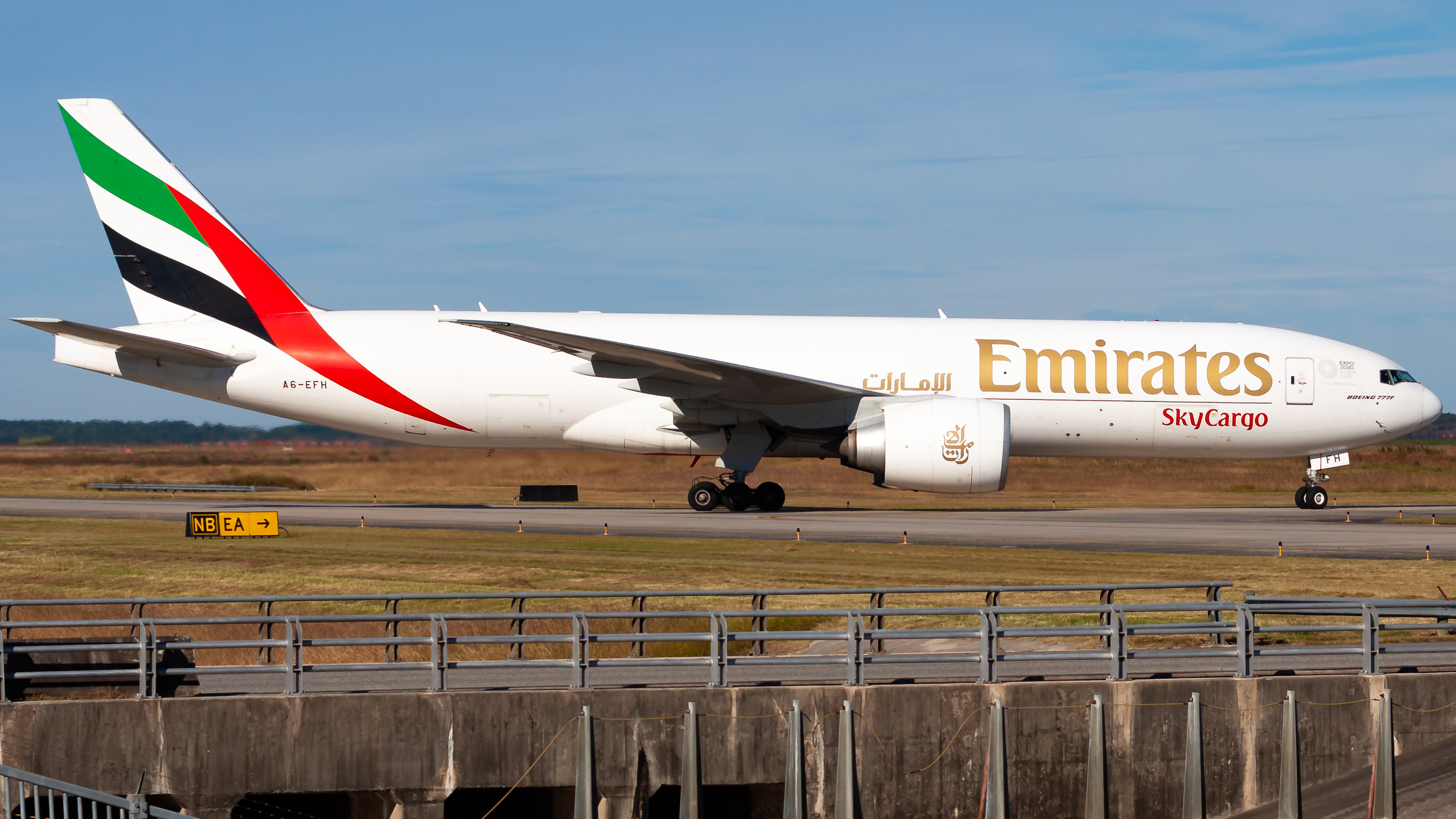 Full size: Emirates SkyCargo Boeing 777-F A6-EFH at Houston-George Bush Intercontinental Airport