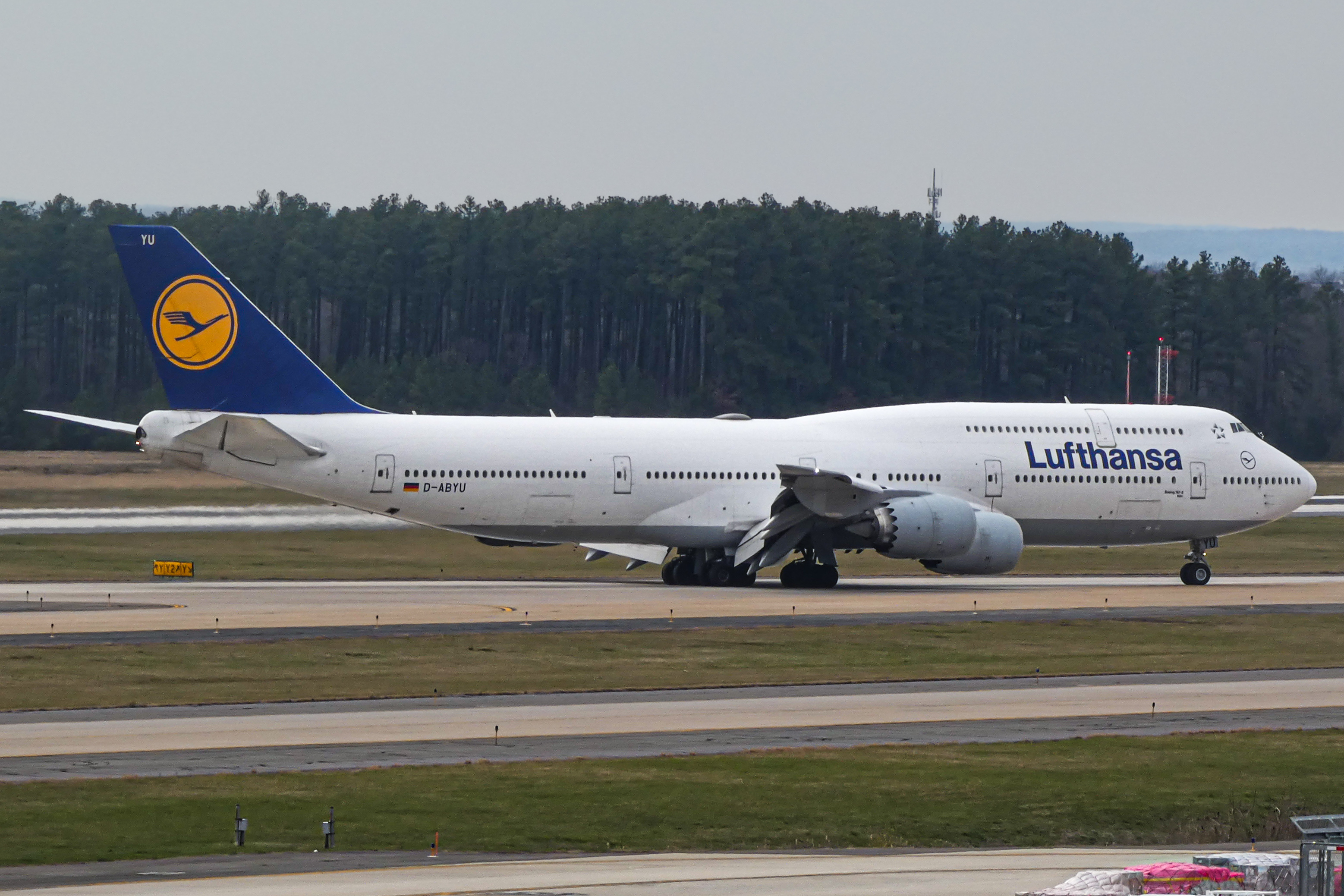 Full size: Lufthansa Boeing 747-8i D-ABYU at Washington Dulles International Airport