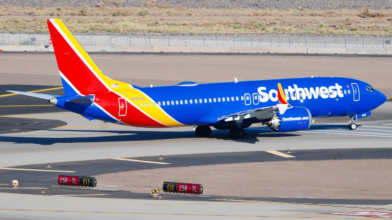 Full size: Southwest Airlines Boeing 737 MAX 8 N8862Q at Phoenix Sky Harbor International Airport