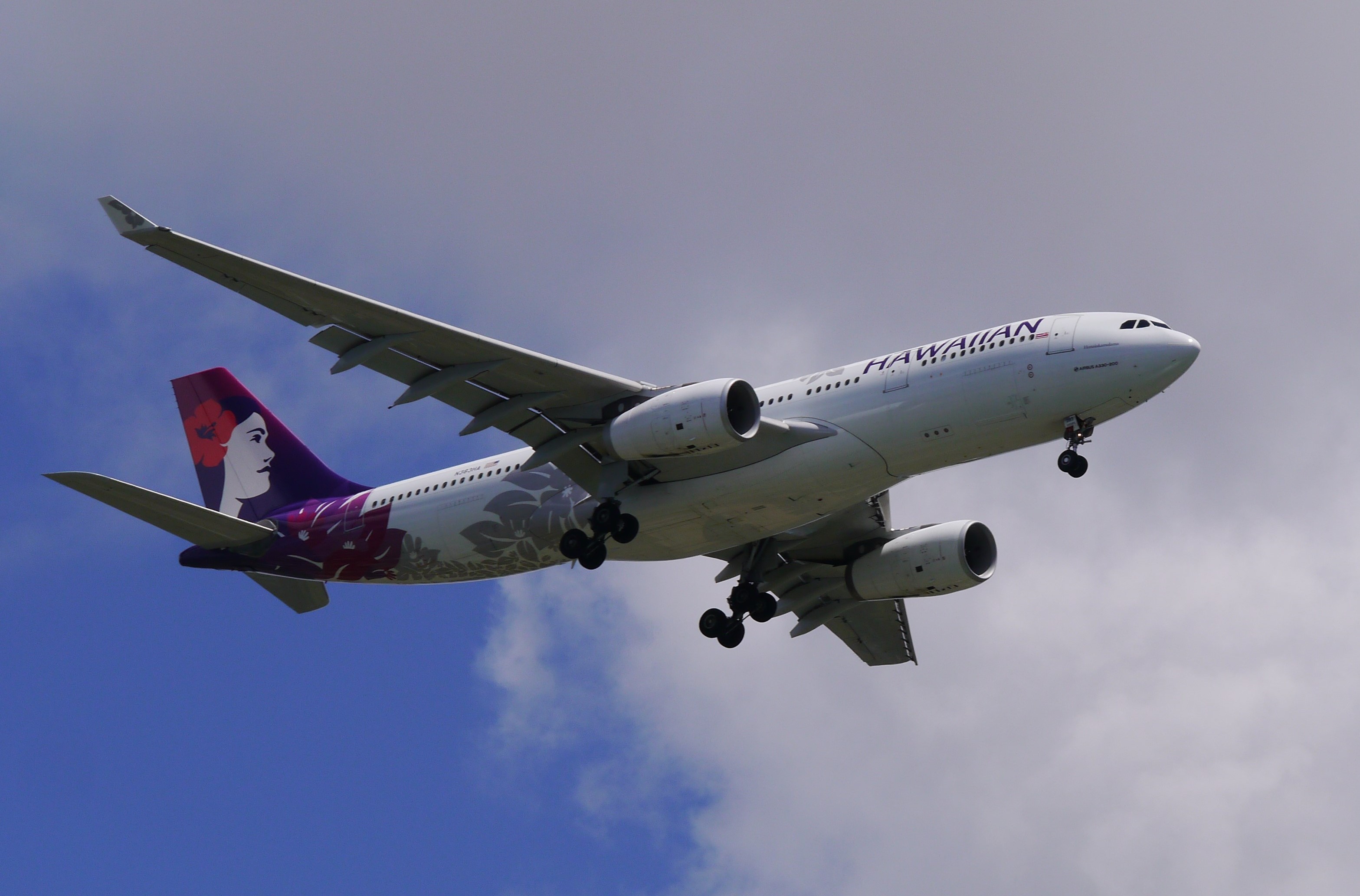 Full size: Hawaiian Airlines Airbus A330-200 N383HA at Daniel K Inouye International Airport
