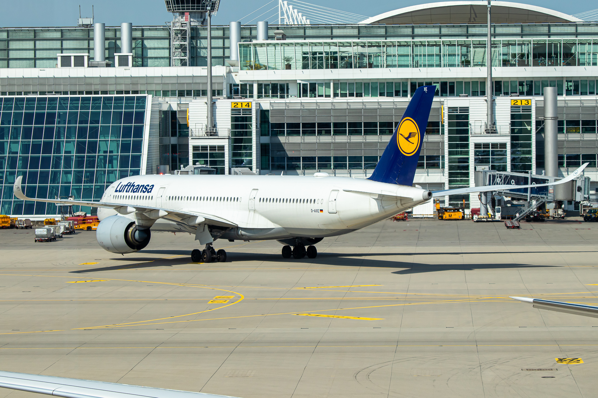 Full size: Lufthansa Airbus A350-900 D-AIXE at Munich International Airport