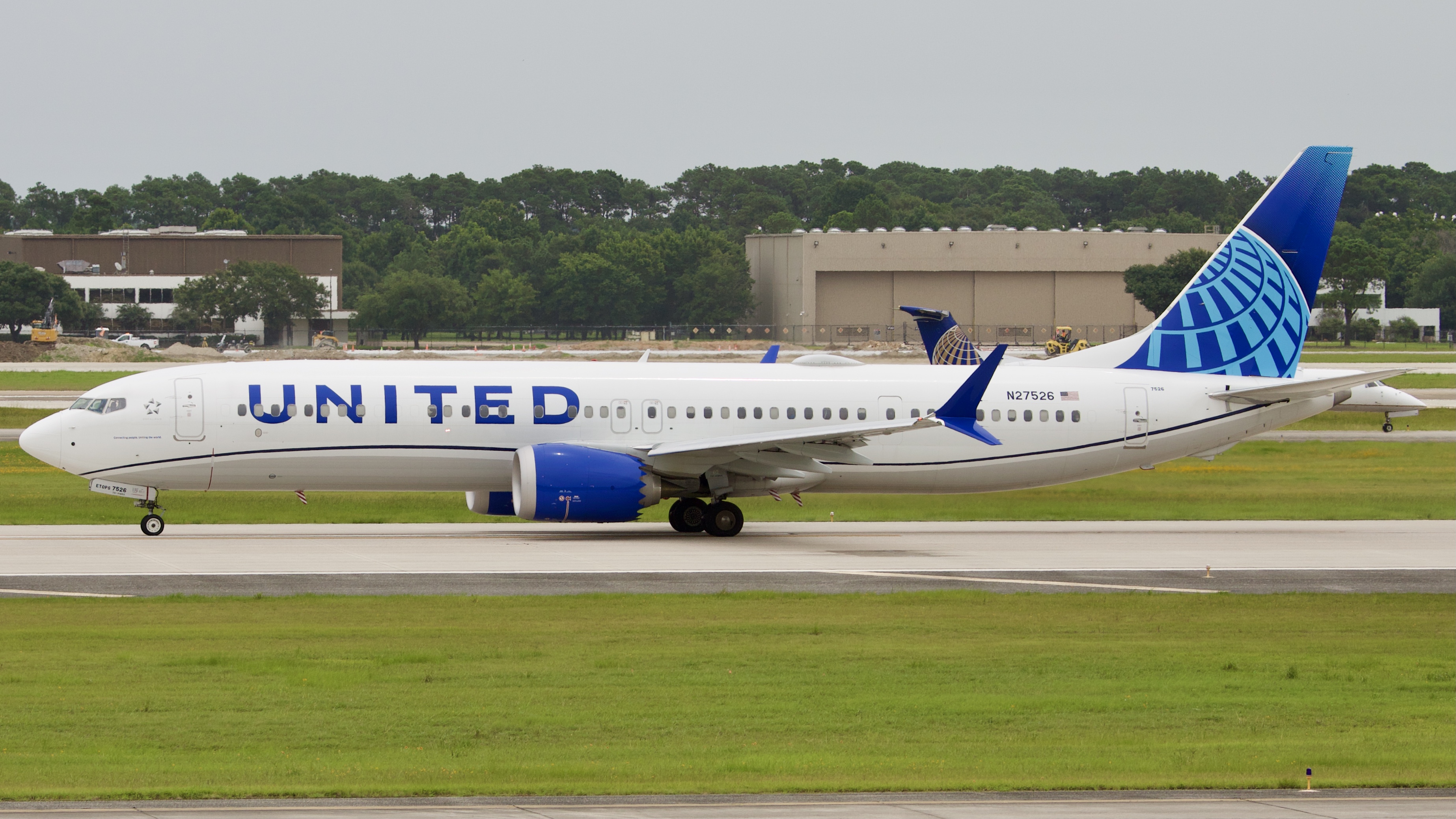 Full size: United Airlines Boeing 737 MAX 9 N27526 at Houston-George Bush Intercontinental Airport