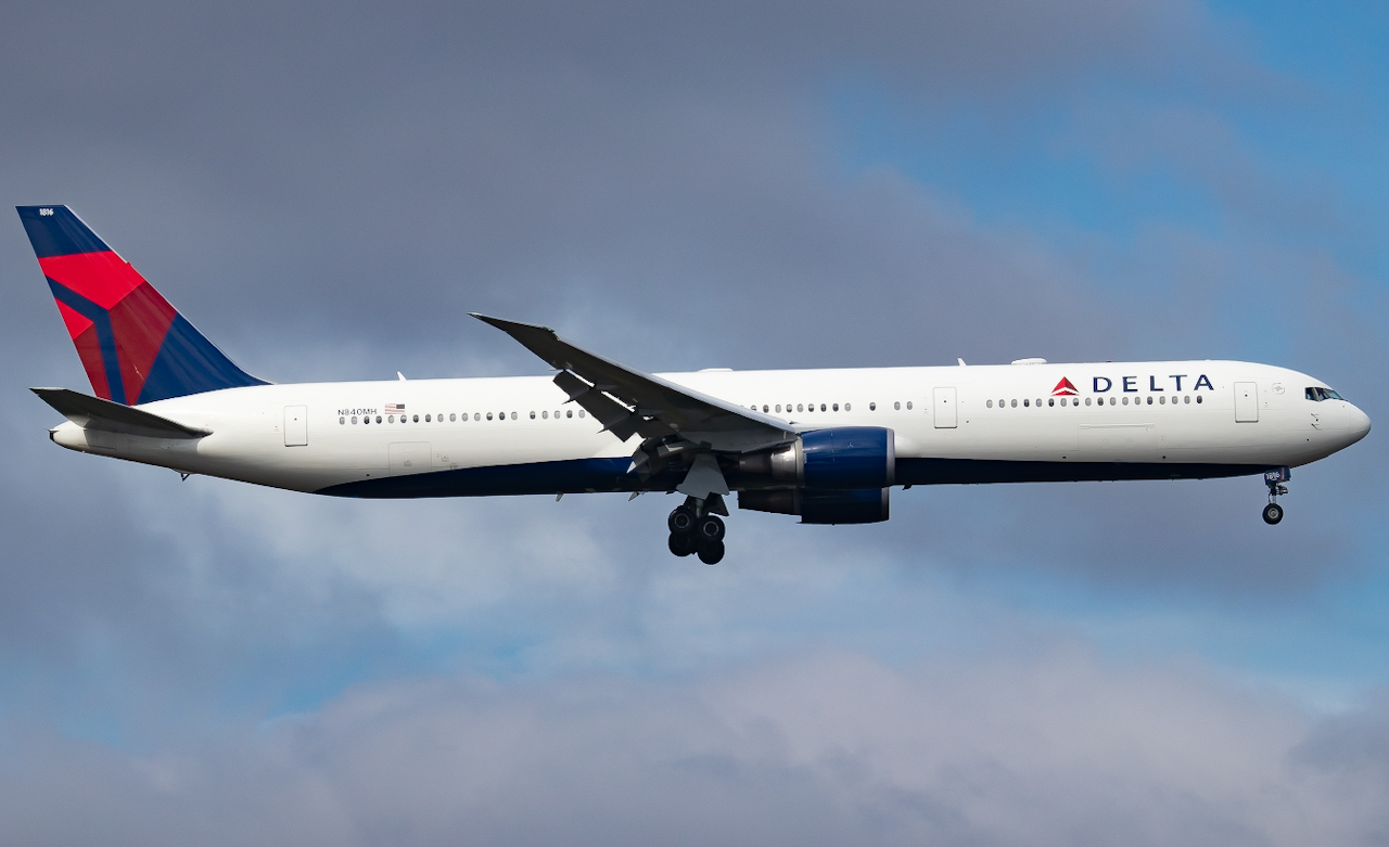 Full size: Delta Airlines Boeing 767-400ER N840MH at Hartsfield-Jackson Atlanta International Airport