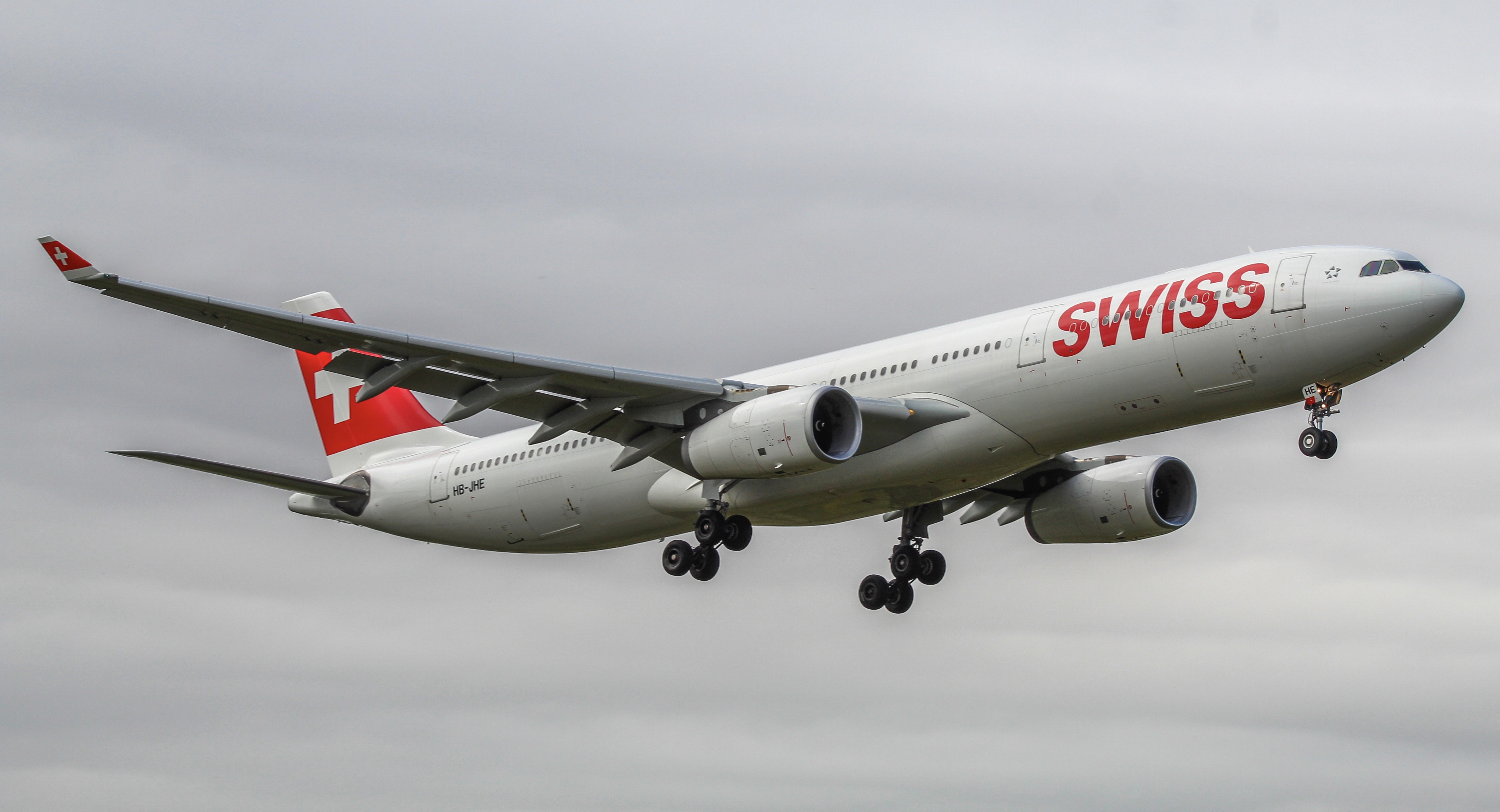 Full size: Swiss International Air Lines Airbus A330-300 HB-JHE at Lester B Pearson International Airport