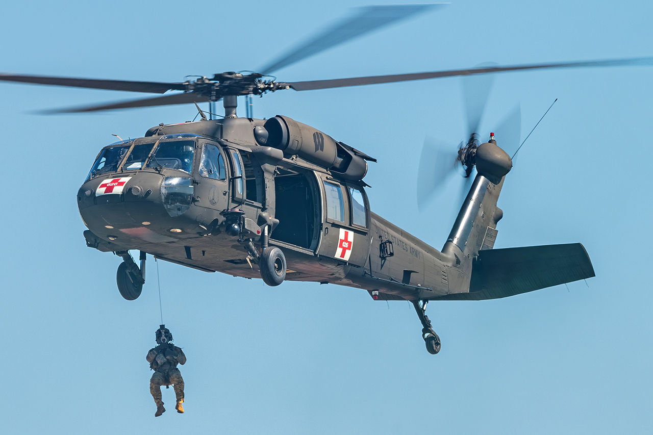Full size: USA - United States Army Sikorsky UH-60L Blackhawk 08-20126 at Wittman Regional Airport