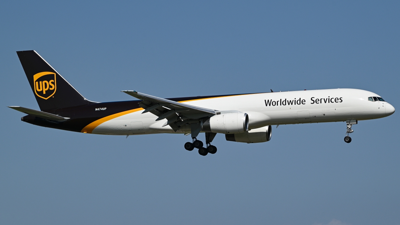 Full size: United Parcel Service Boeing 757-200 N474UP at Dallas-Fort Worth International Airport