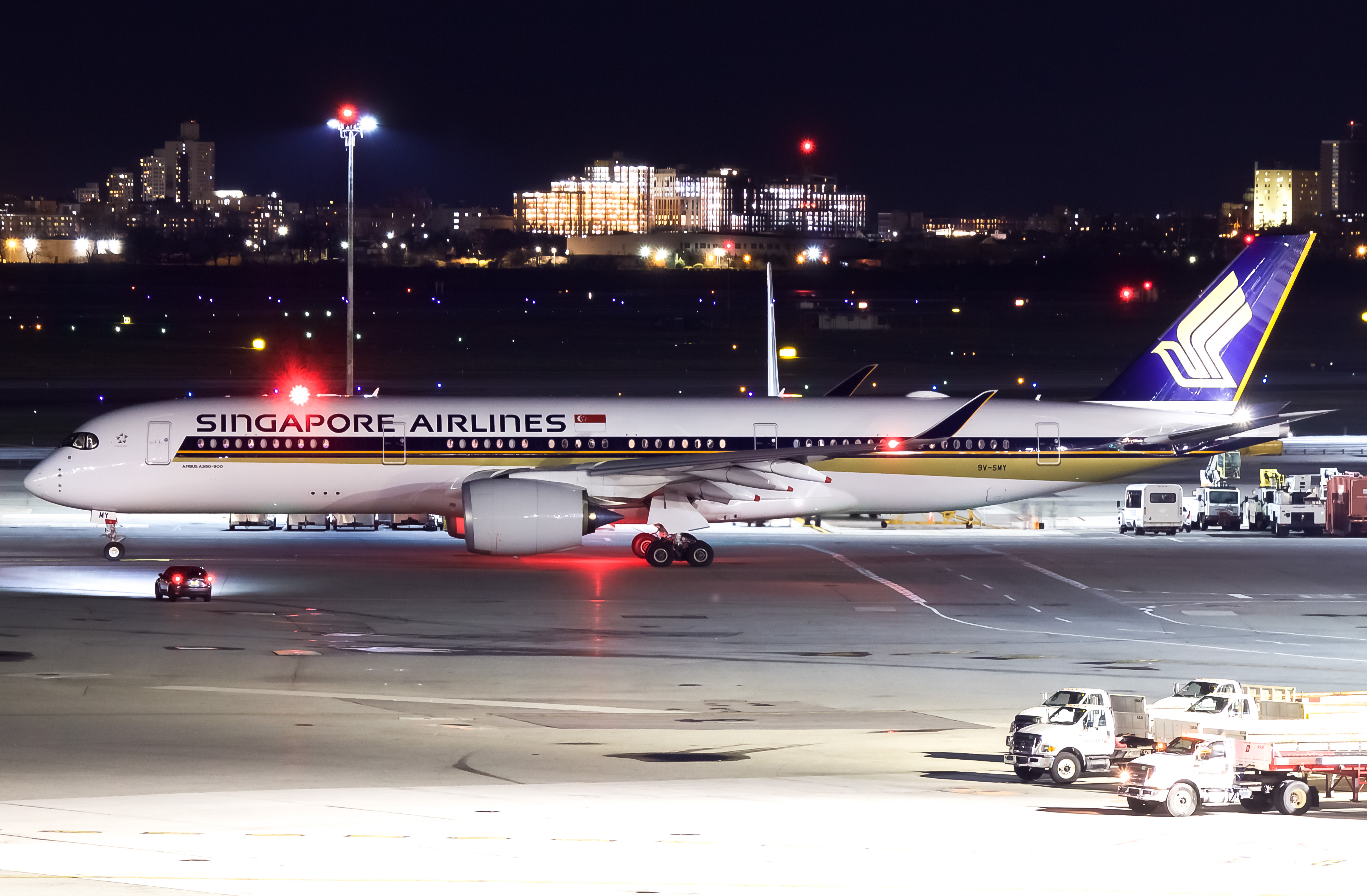 Full size: Singapore Airlines Airbus A350-900 9V-SMY at John F. Kennedy International Airport