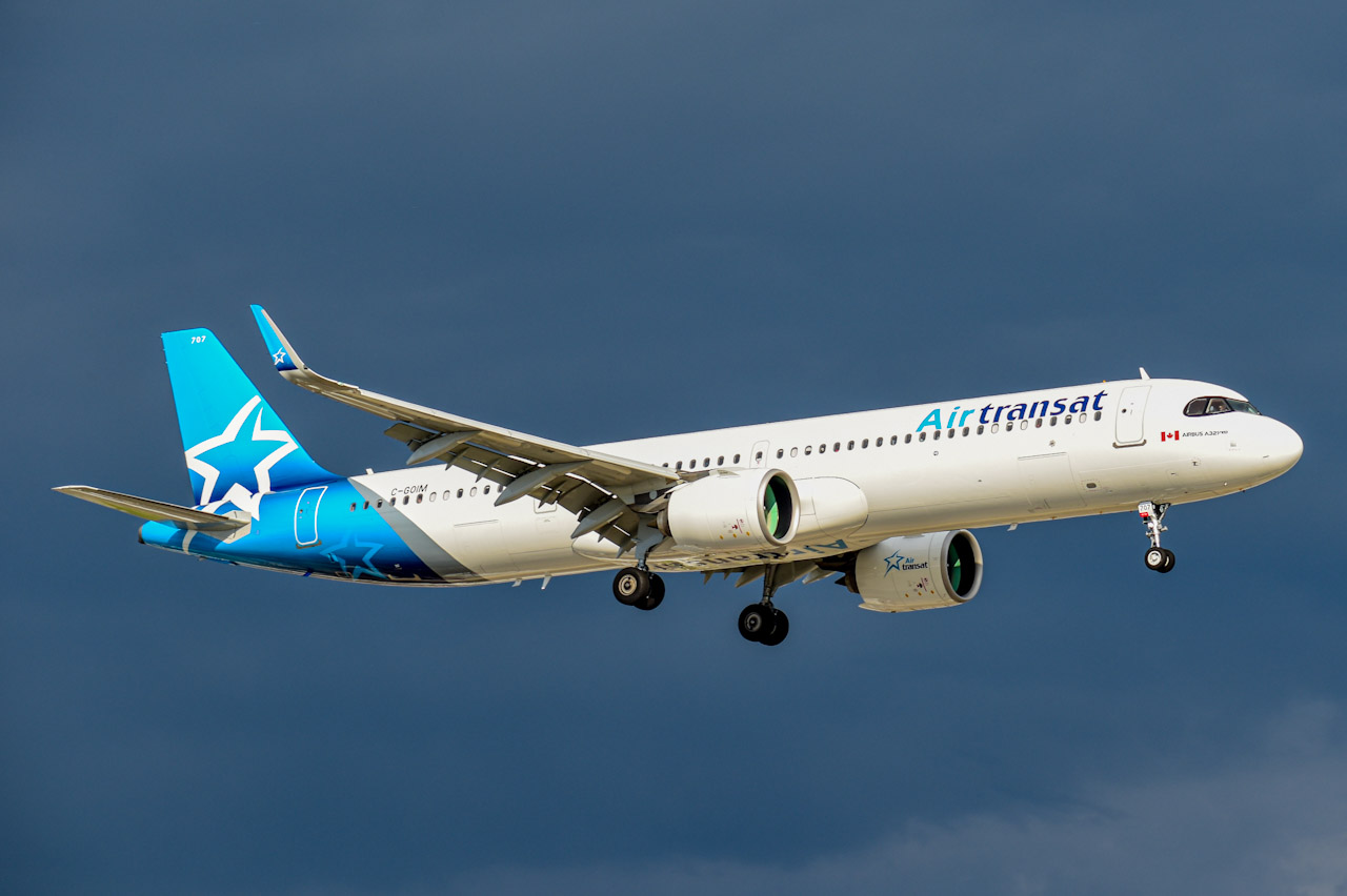 Full size: Air Transat Airbus A321NEO C-GOIM at Lester B Pearson International Airport