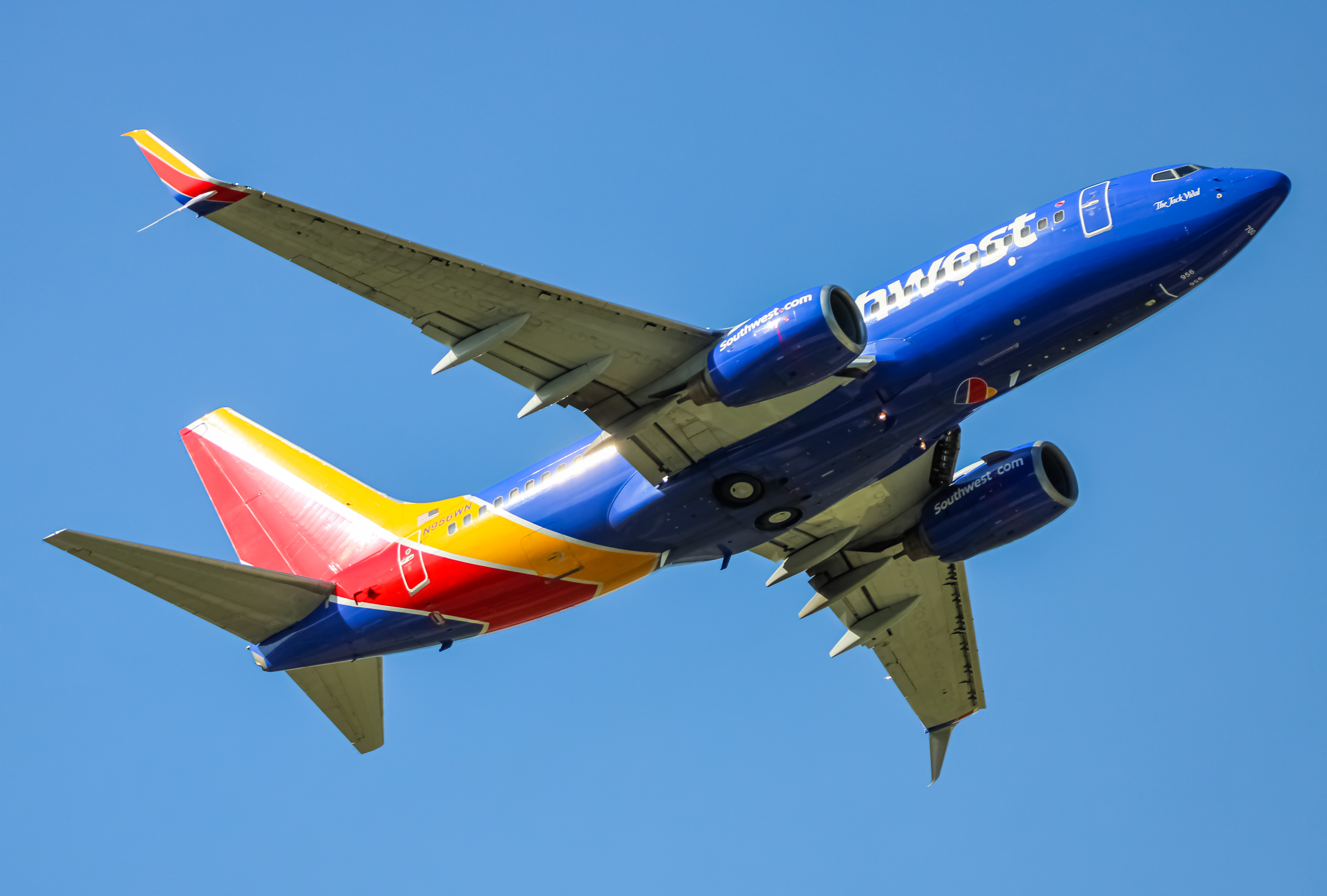 Full size: Southwest Airlines Boeing 737-700 N956WN at Baltimore/Washington International Thurgood Marshall Airport