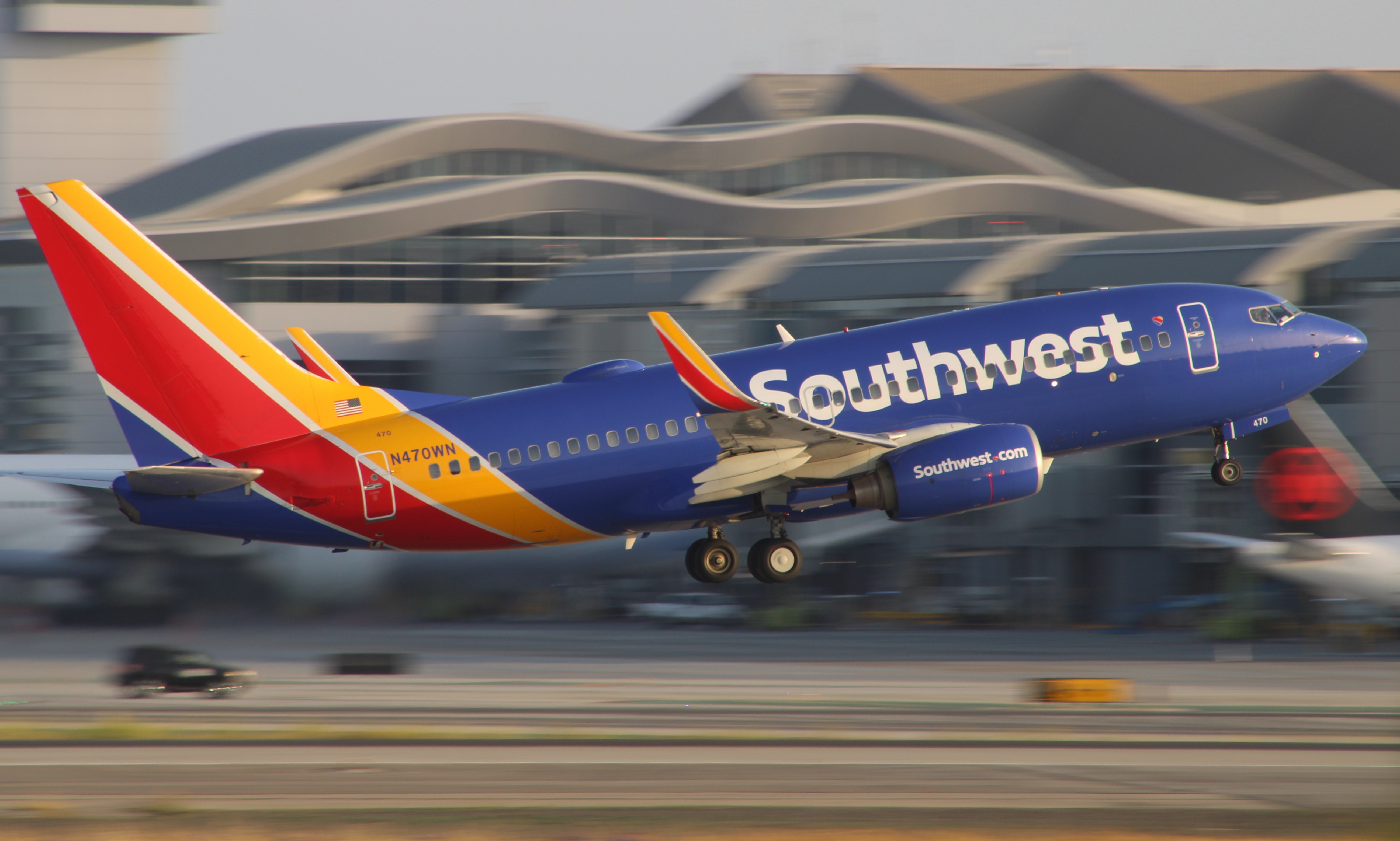 Full size: Southwest Airlines Boeing 737-700 N470WN at Los Angeles International Airport