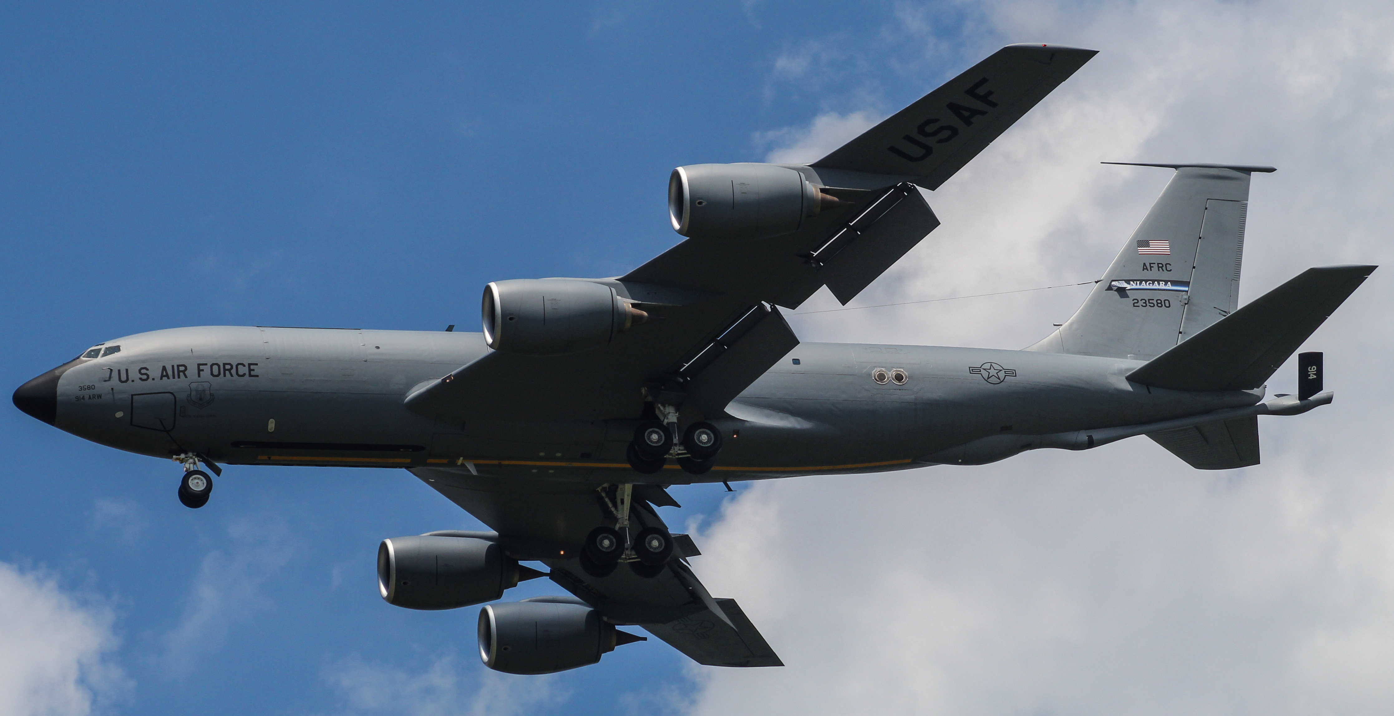 Full size: USAF - United States Air Force Boeing KC-135 Stratotanker 62-3580 at Harrisburg International Airport
