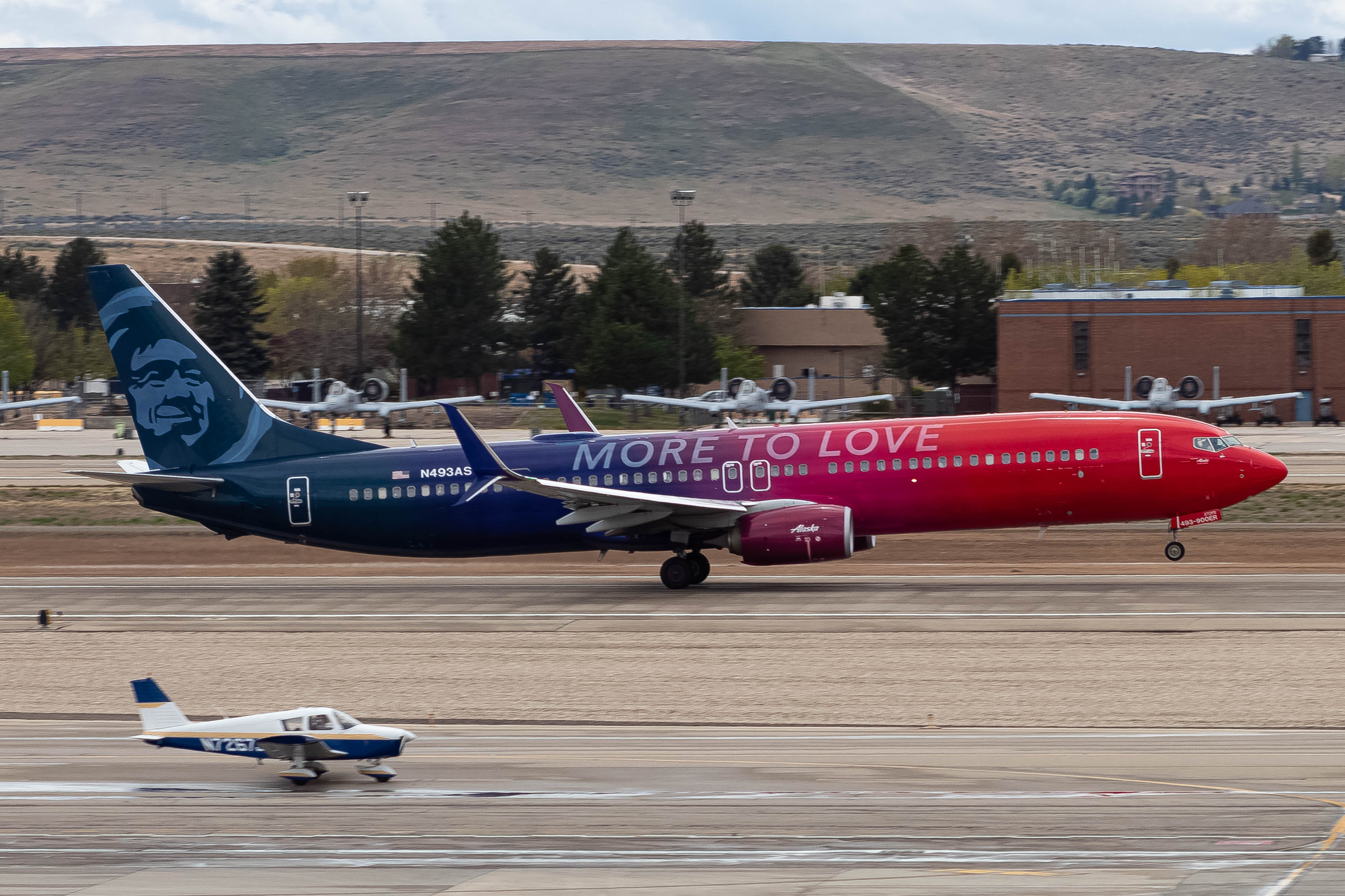 Full size: Alaska Airlines Boeing 737-900ER N493AS at Boise Air Terminal/Gowen Field