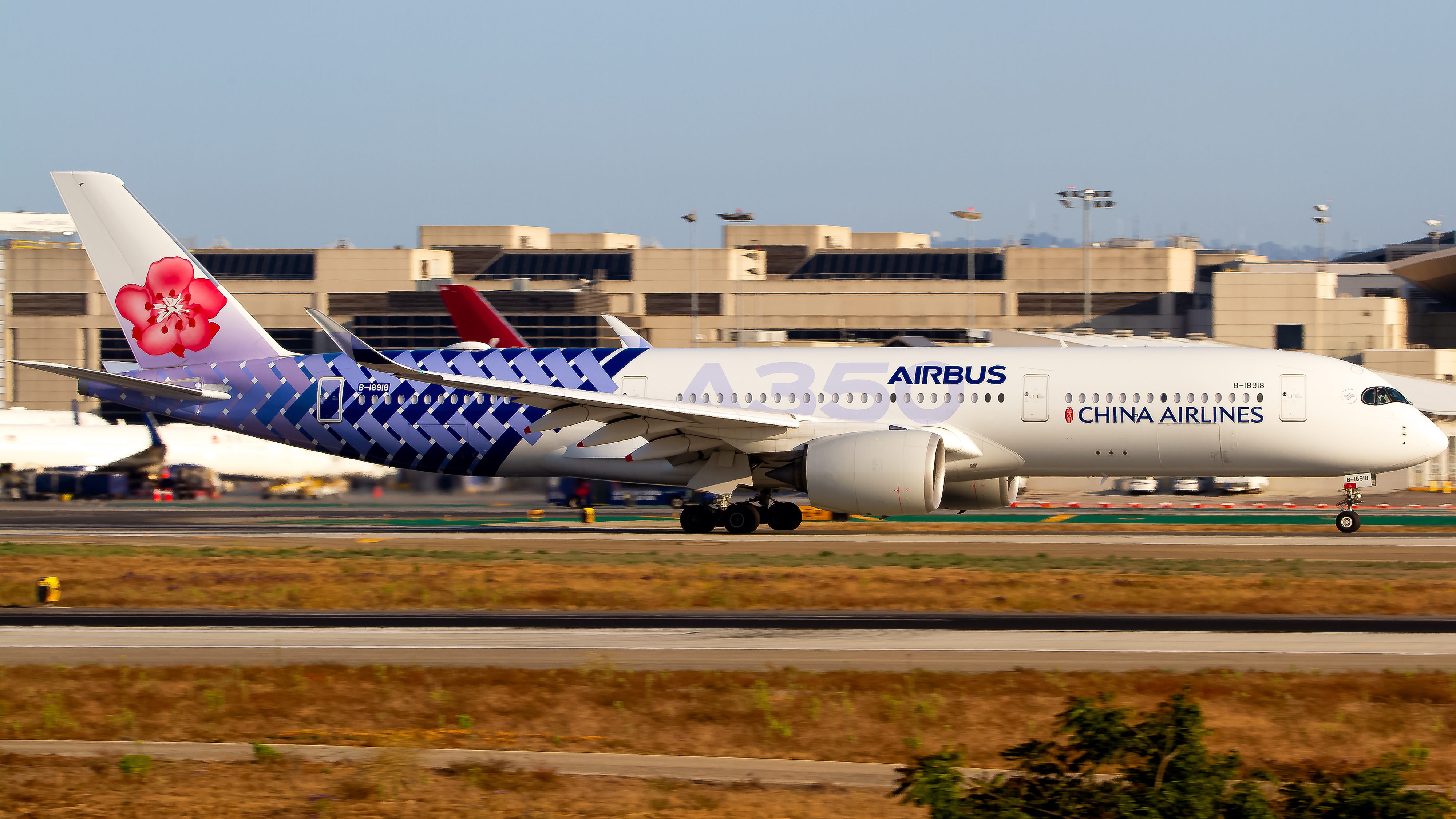 Full size: China Airlines Airbus A350-900 B-18918 at Los Angeles International Airport