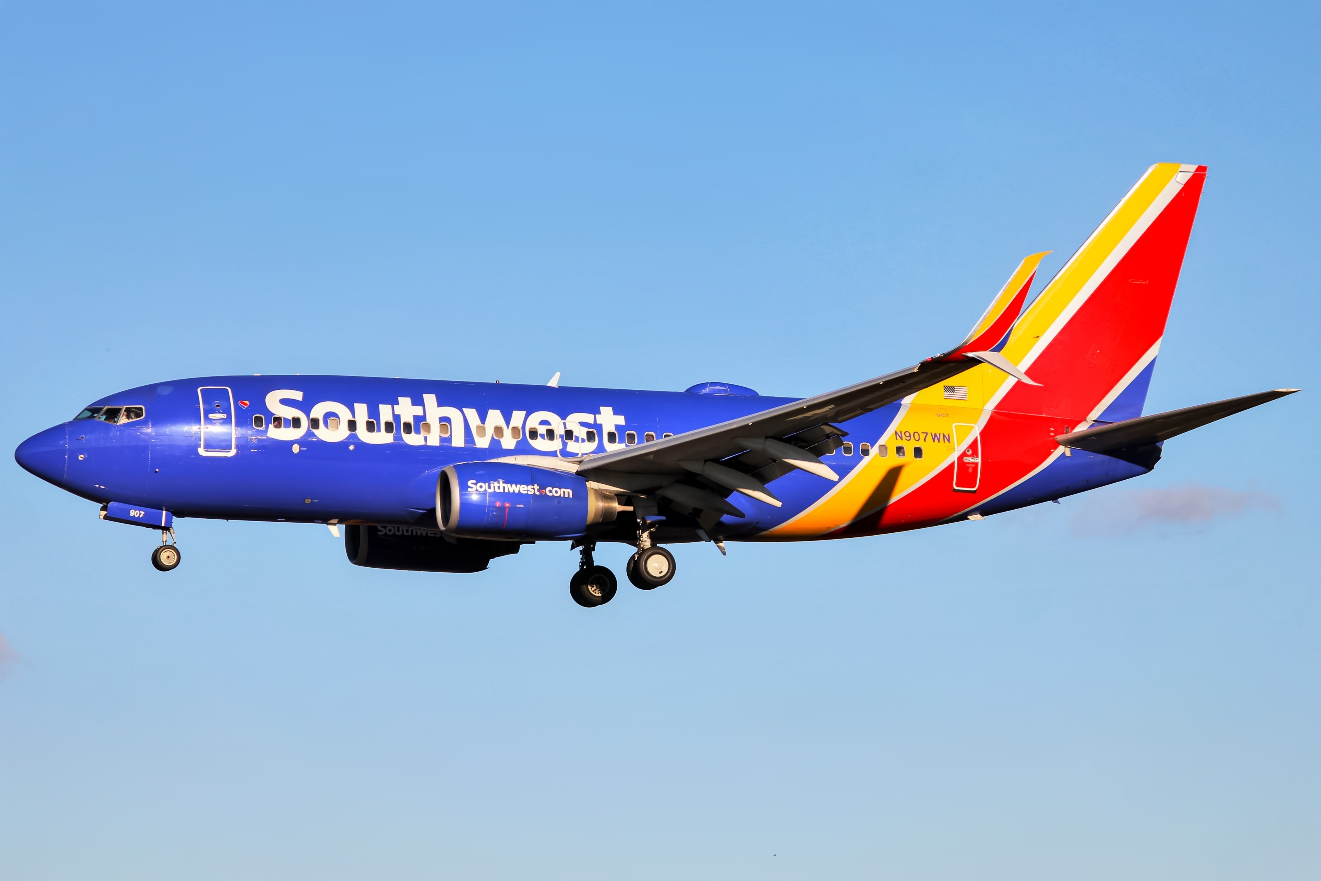 Full size: Southwest Airlines Boeing 737-700 N907WN at Baltimore/Washington International Thurgood Marshall Airport