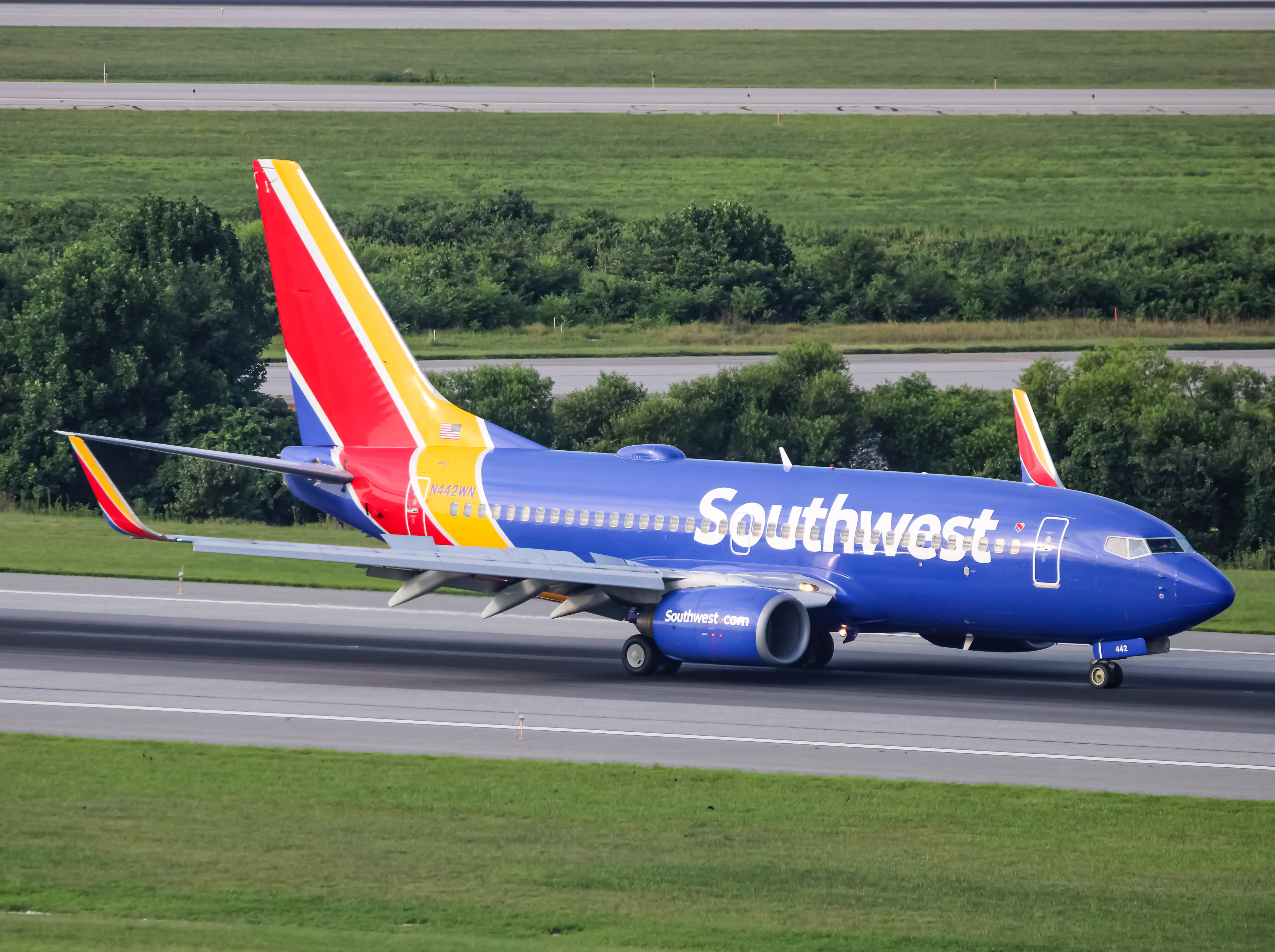Full size: Southwest Airlines Boeing 737-700 N442WN at Baltimore/Washington International Thurgood Marshall Airport