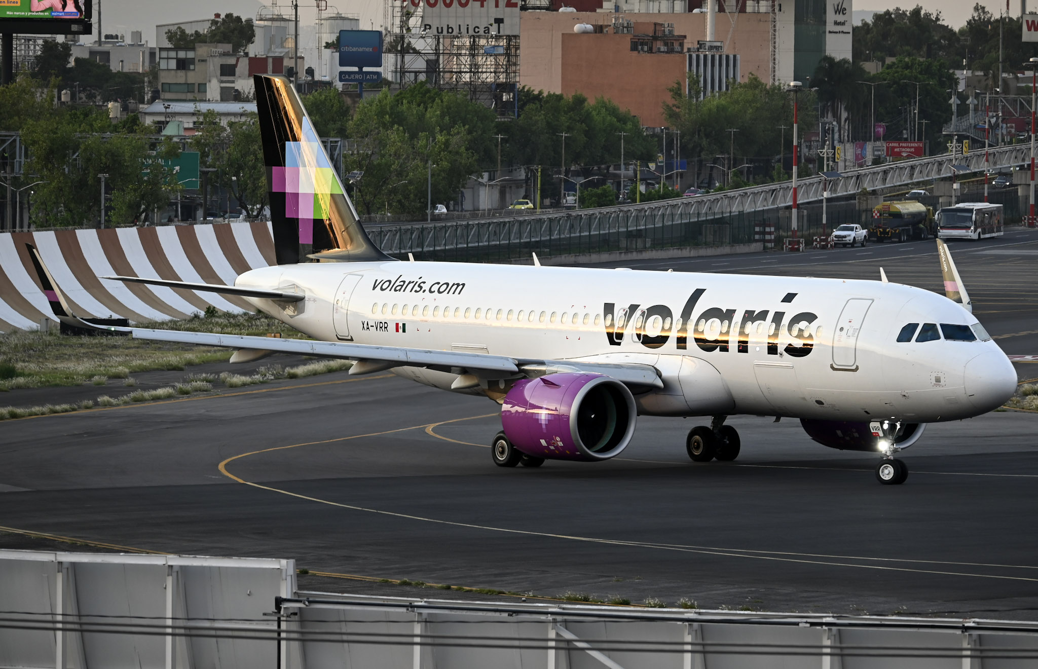 Full size: Volaris Airbus A320NEO XA-VRR at Mexico City International Airport