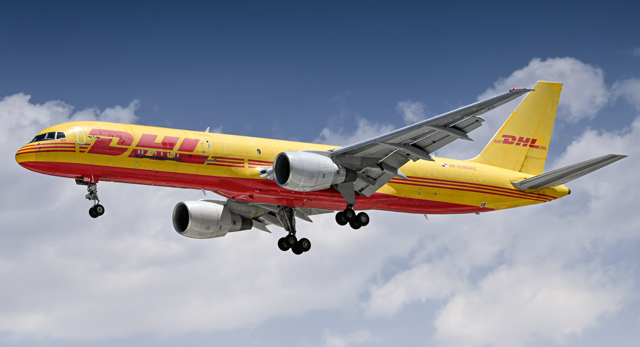 Full size: DHL Boeing 757-200F HP-2110DAE at Mexico City International Airport