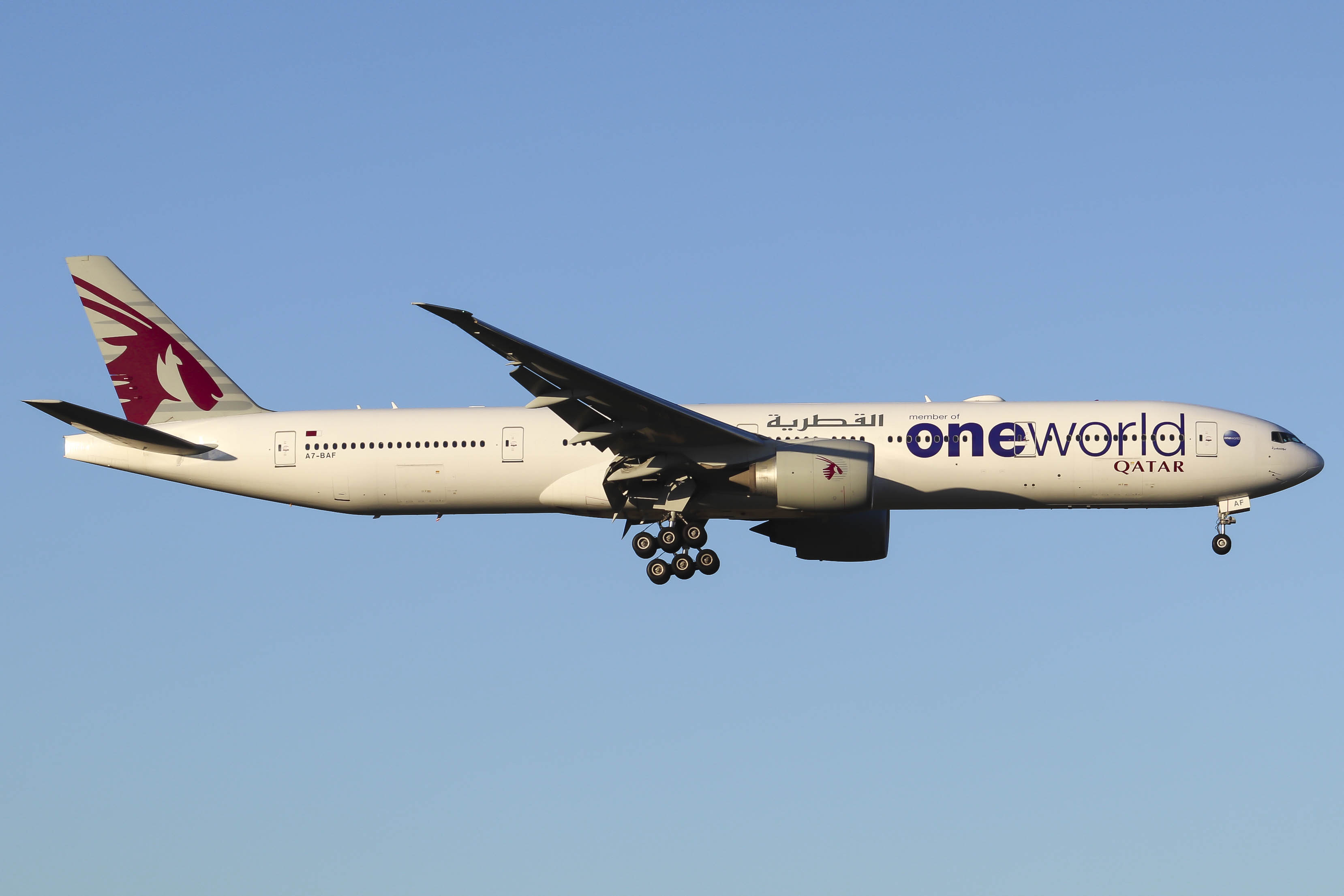 Full size: Qatar Airways Boeing 777-300ER A7-BAF at Melbourne Airport