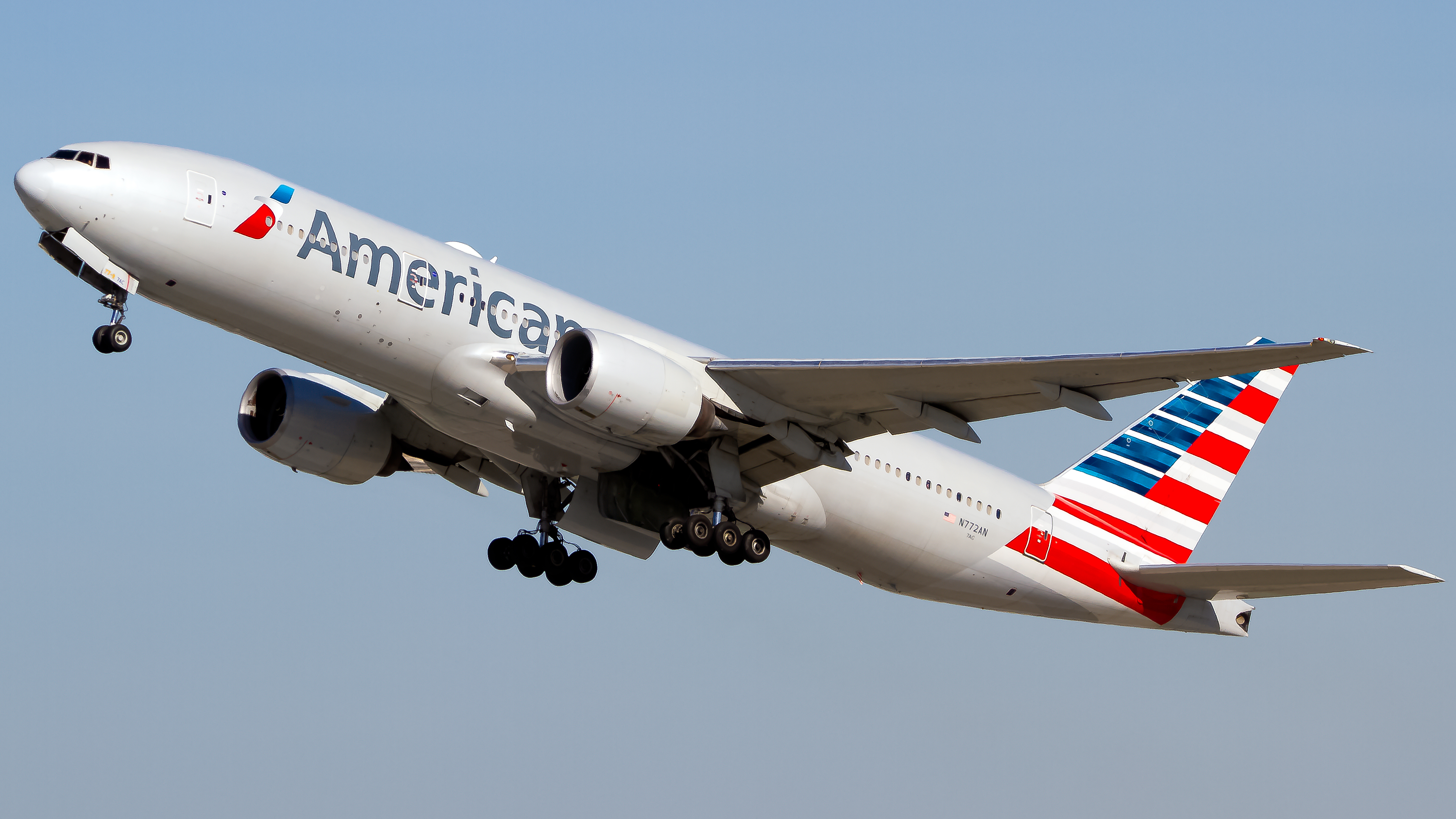 Full size: American Airlines Boeing 777-200ER N772AN at Los Angeles International Airport