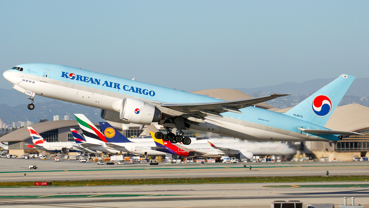 Full size: Korean Air Cargo Boeing 777-F HL8075 at Los Angeles International Airport