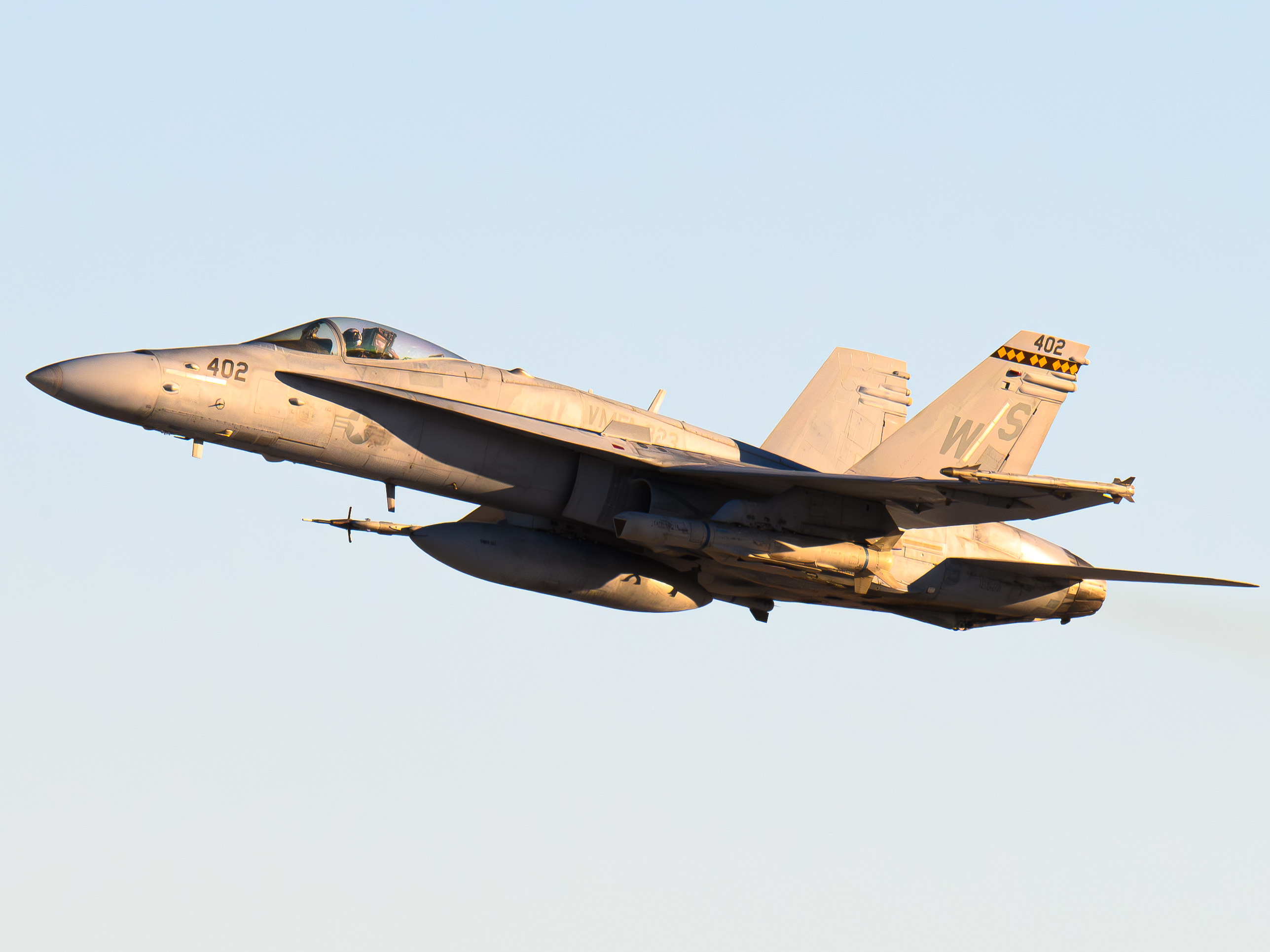 Full size: USMC - United States Marine Corp McDonnel Douglas F/A-18 Hornet 165211 at Yuma International Airport