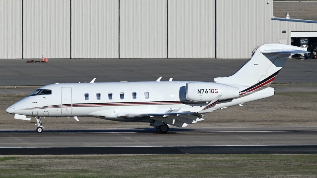 Full size: NetJets Bombardier Challenger 350  N761QS at Will Rogers World Airport